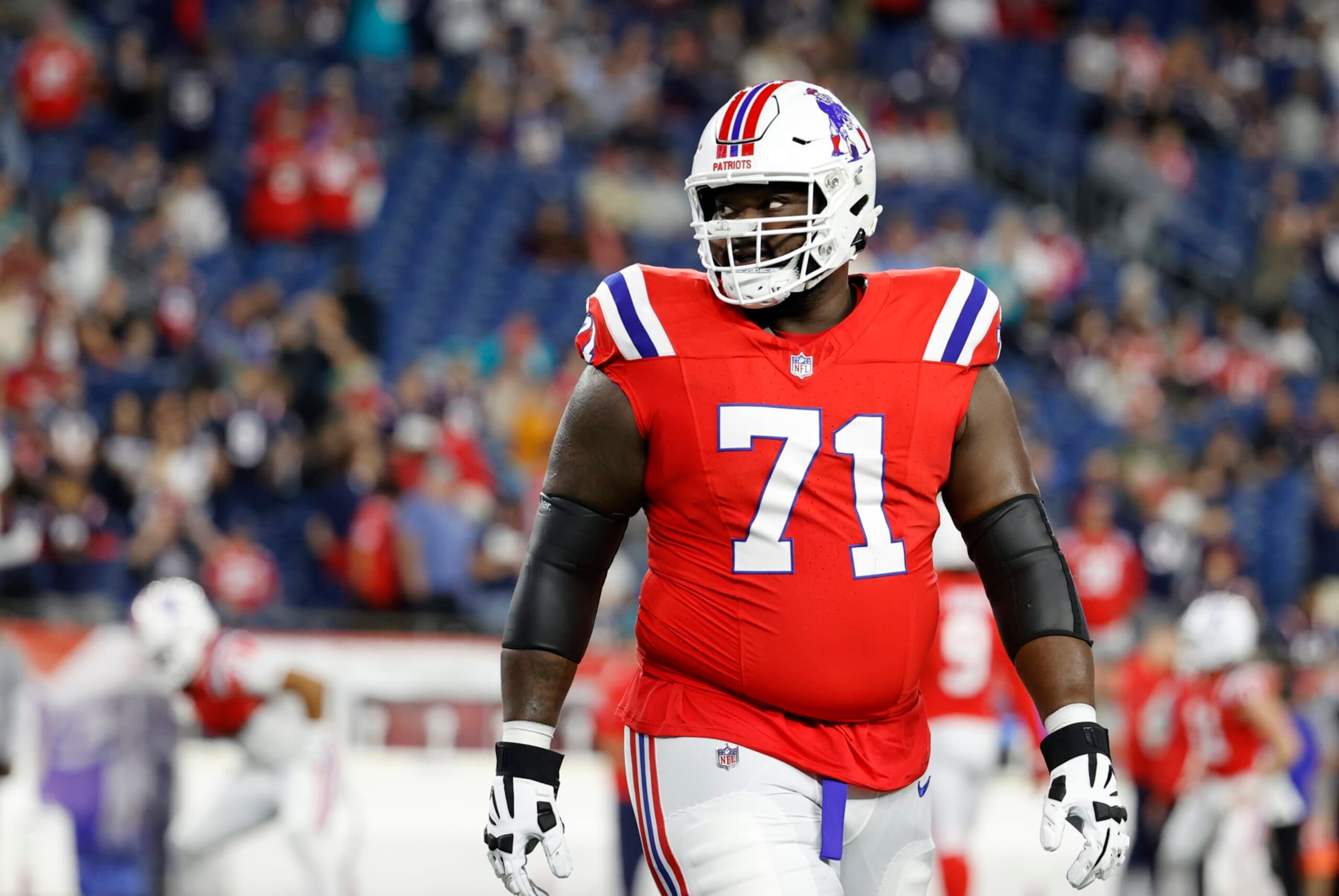 FOXBOROUGH, MA - SEPTEMBER 17: New England Patriots offensive lineman Mike Onwenu (71) in warm up before a game between the New England Patriots and the Miami Dolphins on September 17, 2023, at Gillette Stadium in Foxborough, Massachusetts. (Photo by Fred Kfoury III/Icon Sportswire via Getty Images) FOXBOROUGH, MA - SEPTEMBER 17: New England Patriots offensive lineman Mike Onwenu (71) in warm up before a game between the New England Patriots and the Miami Dolphins on September 17, 2023, at Gillette Stadium in Foxborough, Massachusetts. (Photo by Fred Kfoury III/Icon Sportswire via Getty Images)
