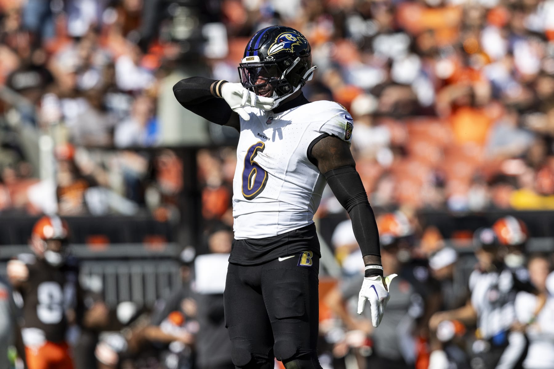 CLEVELAND, OHIO - OCTOBER 01: Patrick Queen #6 of the Baltimore Ravens celebrates during the game against the Cleveland Browns at Cleveland Browns Stadium on October 1, 2023 in Cleveland, Ohio. The Ravens beat the Browns 28-3. (Photo by Lauren Leigh Bacho/Getty Images)