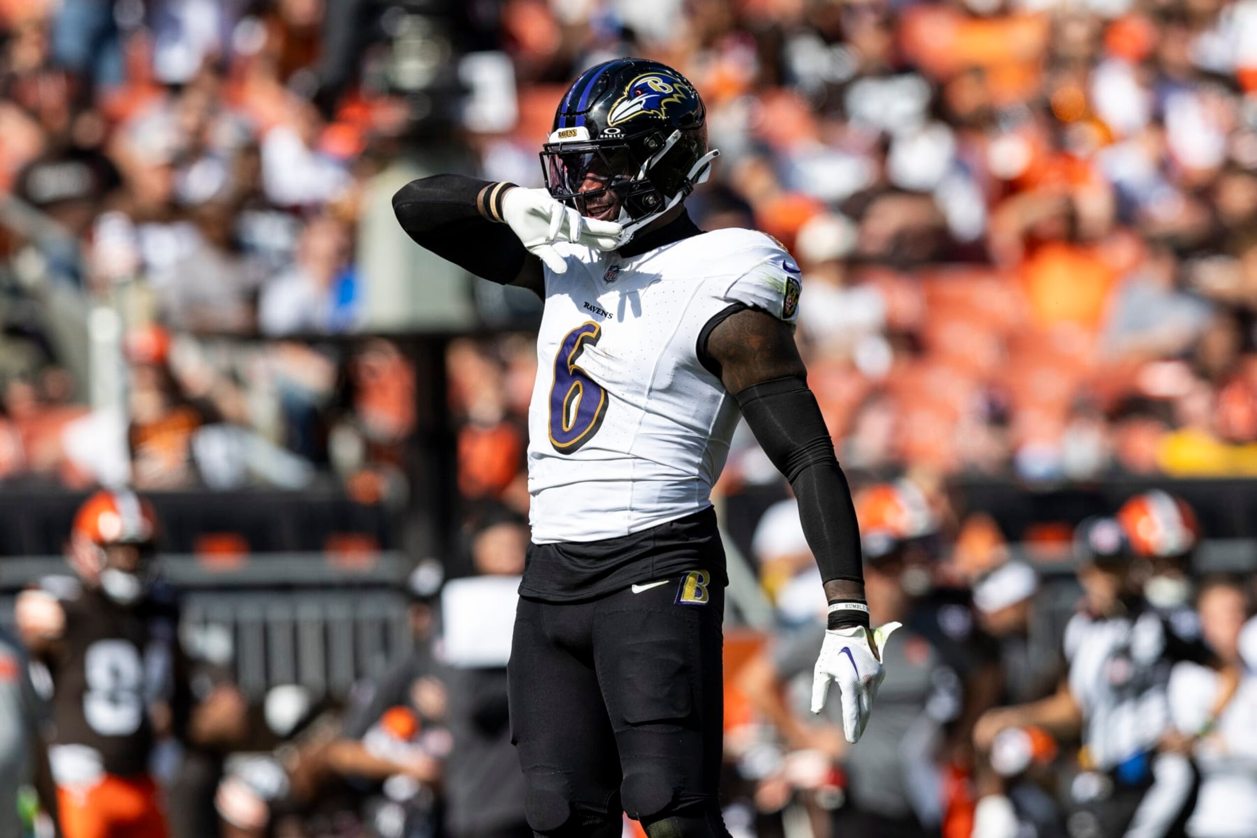 CLEVELAND, OHIO - OCTOBER 01: Patrick Queen #6 of the Baltimore Ravens celebrates during the game against the Cleveland Browns at Cleveland Browns Stadium on October 1, 2023 in Cleveland, Ohio. The Ravens beat the Browns 28-3. (Photo by Lauren Leigh Bacho/Getty Images) CLEVELAND, OHIO - OCTOBER 01: Patrick Queen #6 of the Baltimore Ravens celebrates during the game against the Cleveland Browns at Cleveland Browns Stadium on October 1, 2023 in Cleveland, Ohio. The Ravens beat the Browns 28-3. (Photo by Lauren Leigh Bacho/Getty Images)