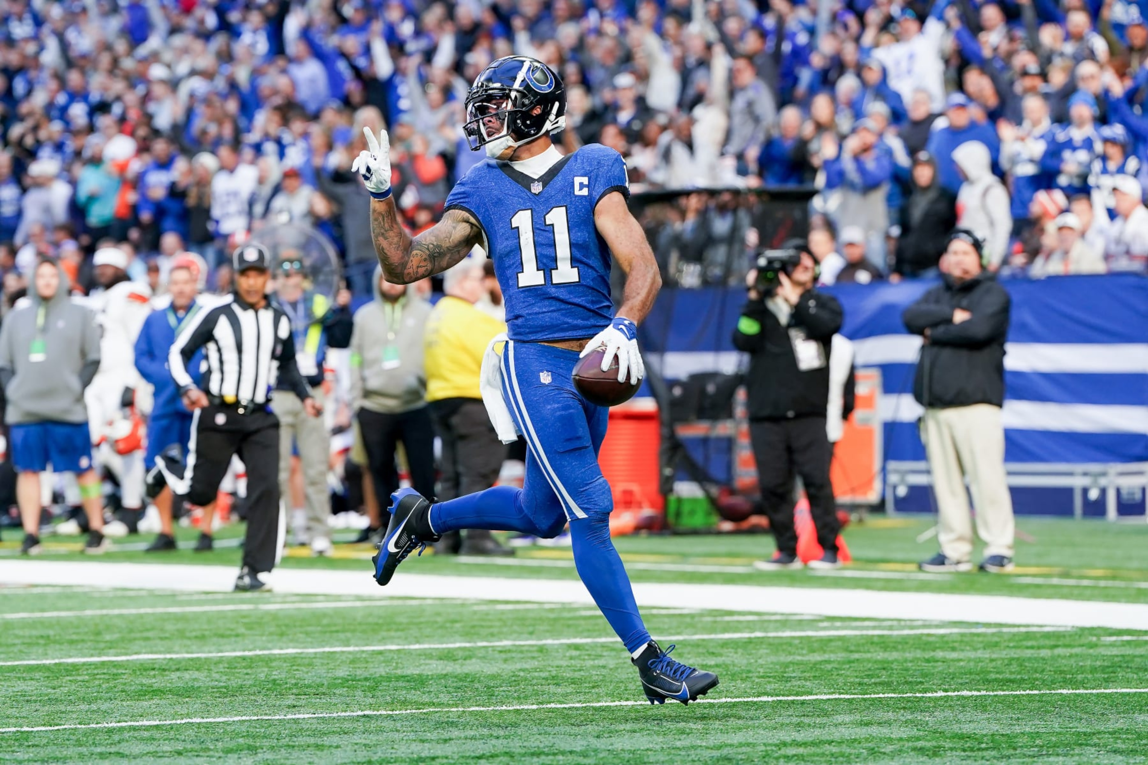 INDIANAPOLIS, INDIANA - OCTOBER 22: Michael Pittman Jr. #11 of the Indianapolis Colts gestures as he scores a touchdown in the fourth quarter against the Cleveland Browns at Lucas Oil Stadium on October 22, 2023 in Indianapolis, Indiana. (Photo by Dylan Buell/Getty Images)