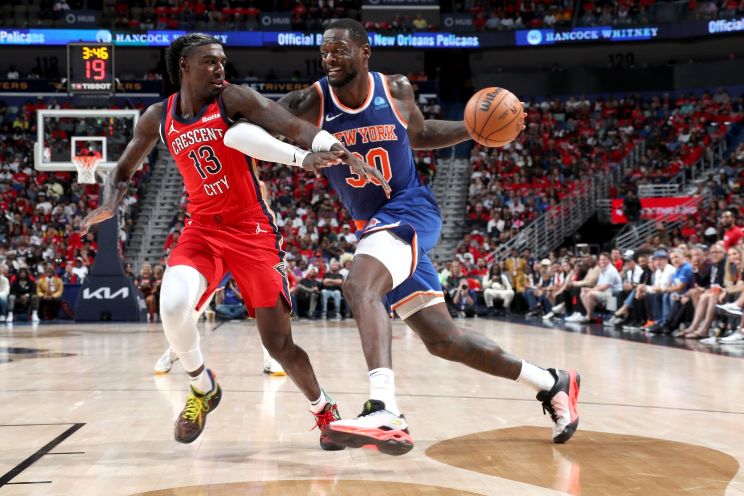 NEW ORLEANS, LA - OCTOBER 28: Julius Randle #30 of the New York Knicks drives to the basket during the game against the New Orleans Pelicans on October 28, 2023 at the Smoothie King Center in New Orleans, Louisiana. NOTE TO USER: User expressly acknowledges and agrees that, by downloading and or using this Photograph, user is consenting to the terms and conditions of the Getty Images License Agreement. Mandatory Copyright Notice: Copyright 2023 NBAE (Photo by Layne Murdoch Jr./NBAE via Getty Images) NEW ORLEANS, LA - OCTOBER 28: Julius Randle #30 of the New York Knicks drives to the basket during the game against the New Orleans Pelicans on October 28, 2023 at the Smoothie King Center in New Orleans, Louisiana. NOTE TO USER: User expressly acknowledges and agrees that, by downloading and or using this Photograph, user is consenting to the terms and conditions of the Getty Images License Agreement. Mandatory Copyright Notice: Copyright 2023 NBAE (Photo by Layne Murdoch Jr./NBAE via Getty Images)