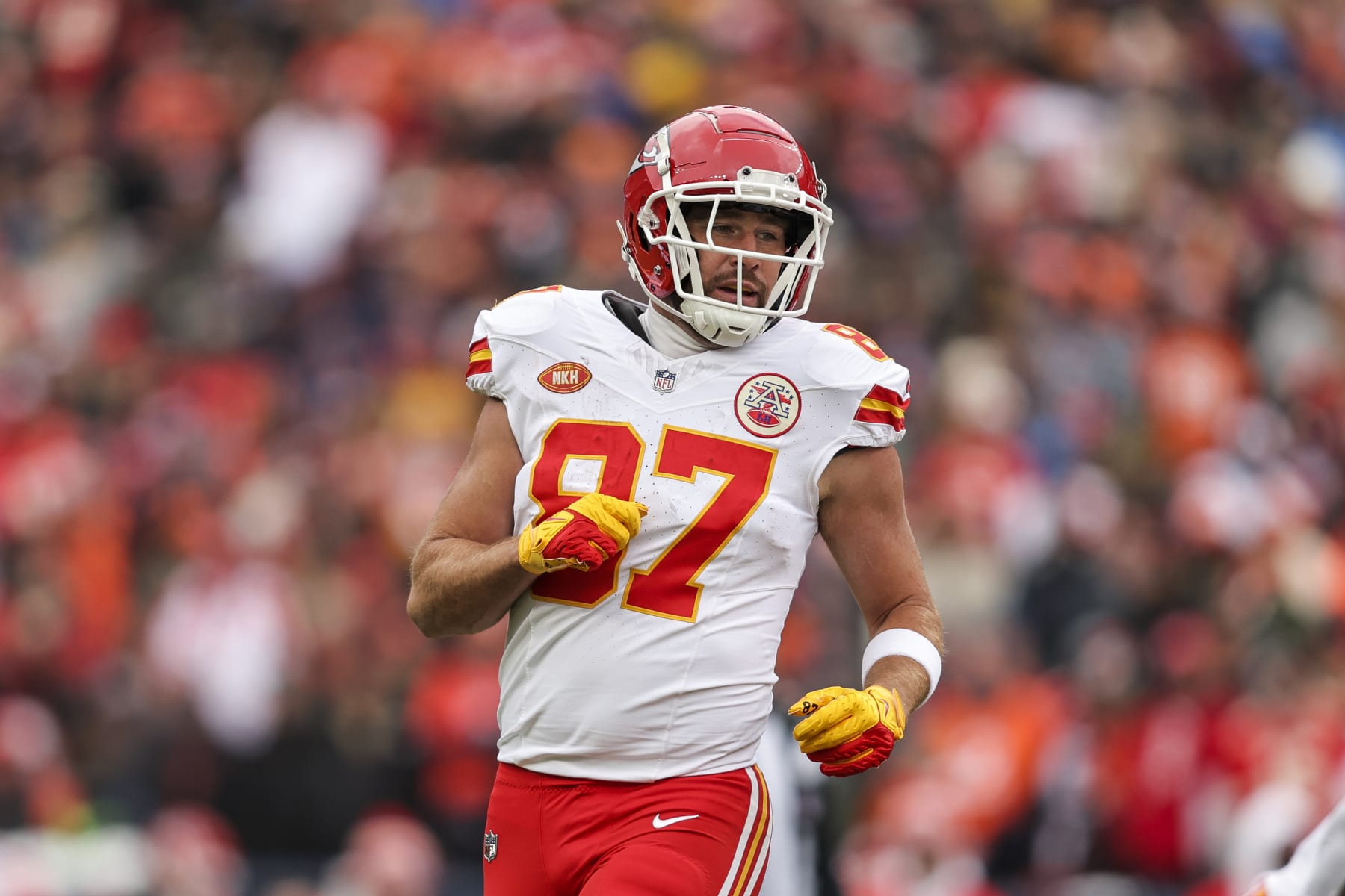 DENVER, COLORADO - OCTOBER 29: Travis Kelce #87 of the Kansas City Chiefs lines up during an NFL football game between the Denver Broncos and the Kansas City Chiefs at Empower Field At Mile High on October 29, 2023 in Denver, Colorado. (Photo by Michael Owens/Getty Images)