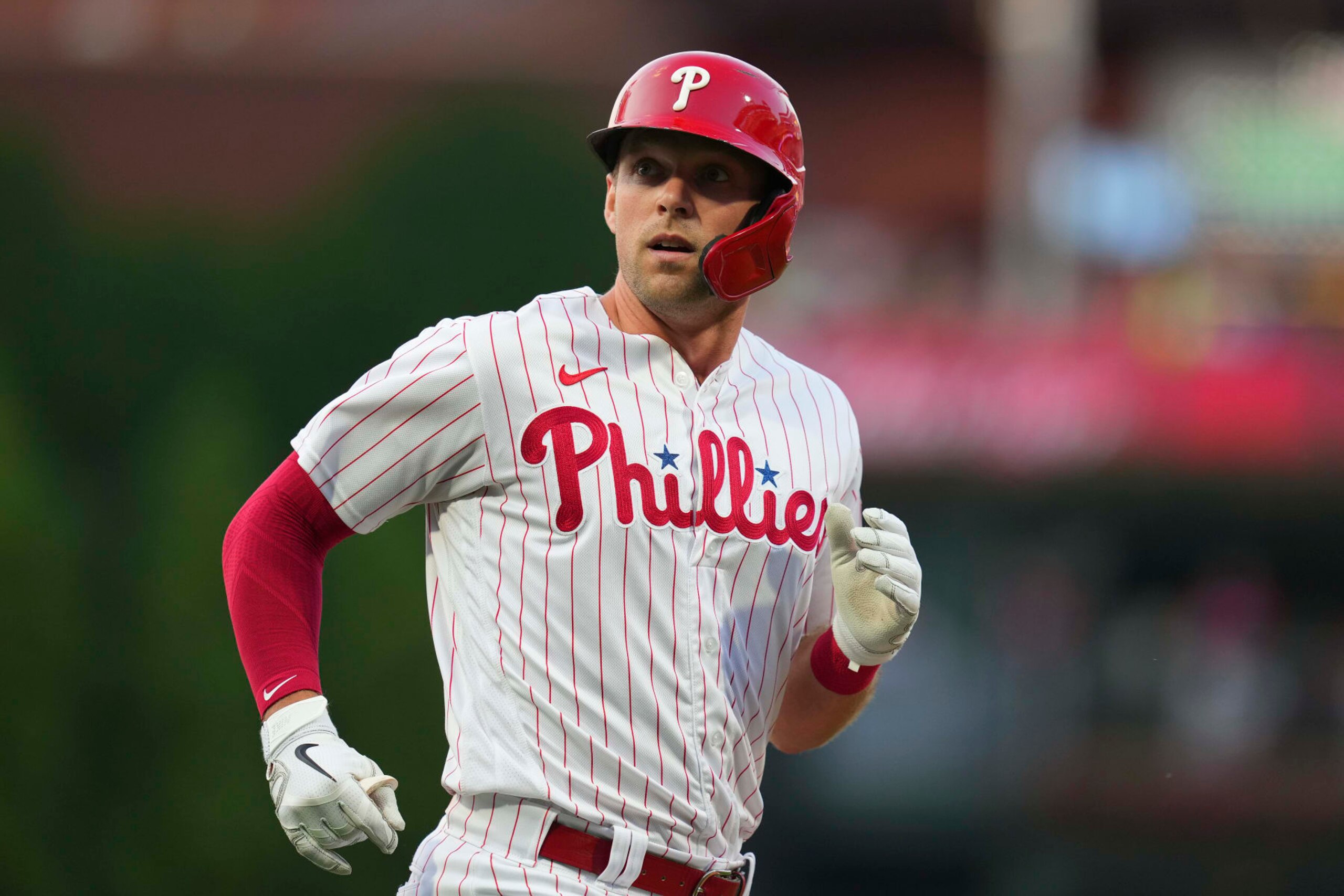 PHILADELPHIA, PA - JUNE 29: Rhys Hoskins #17 of the Philadelphia Phillies rounds the bases after hitting a solo home run against the Atlanta Braves at Citizens Bank Park on June 29, 2022 in Philadelphia, Pennsylvania. (Photo by Mitchell Leff/Getty Images)