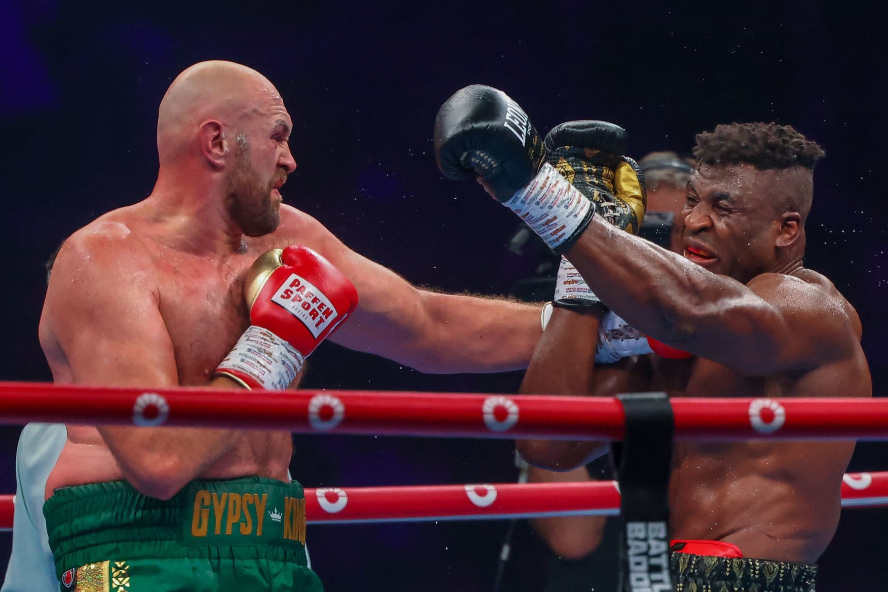 TOPSHOT - Britain's Tyson Fury (L) fights against Cameroonian-French Francis Ngannou during their heavyweight boxing match in Riyadh early on October 29, 2023. (Photo by Fayez NURELDINE / AFP) (Photo by FAYEZ NURELDINE/AFP via Getty Images)