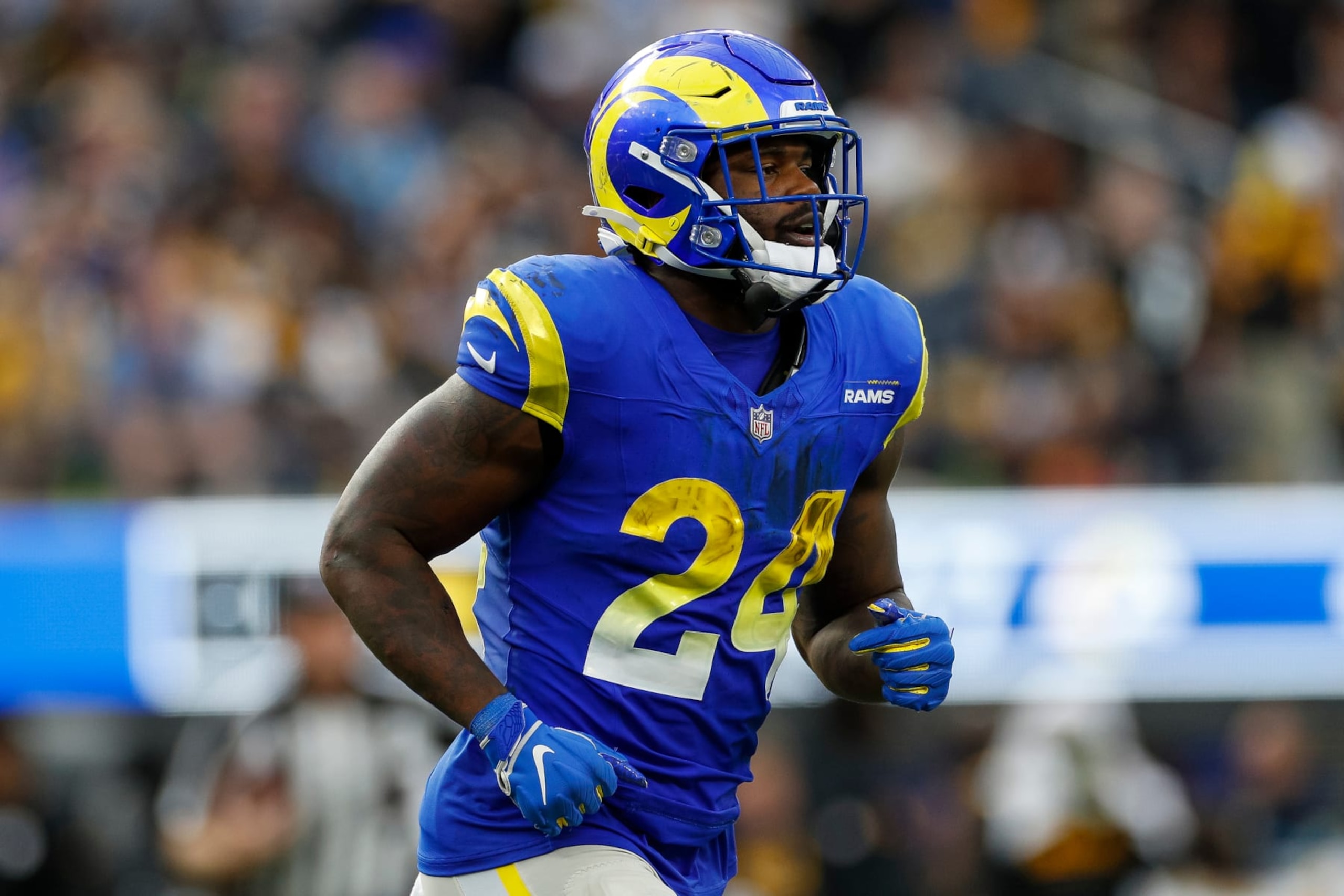 INGLEWOOD, CA - OCTOBER 22: Los Angeles Rams running back Royce Freeman (24) runs on the field during an NFL regular season game between the Pittsburgh Steelers and the Los Angeles Rams on October 22, 2023, at SoFi Stadium in Inglewood, CA. (Photo by Brandon Sloter/Icon Sportswire via Getty Images)