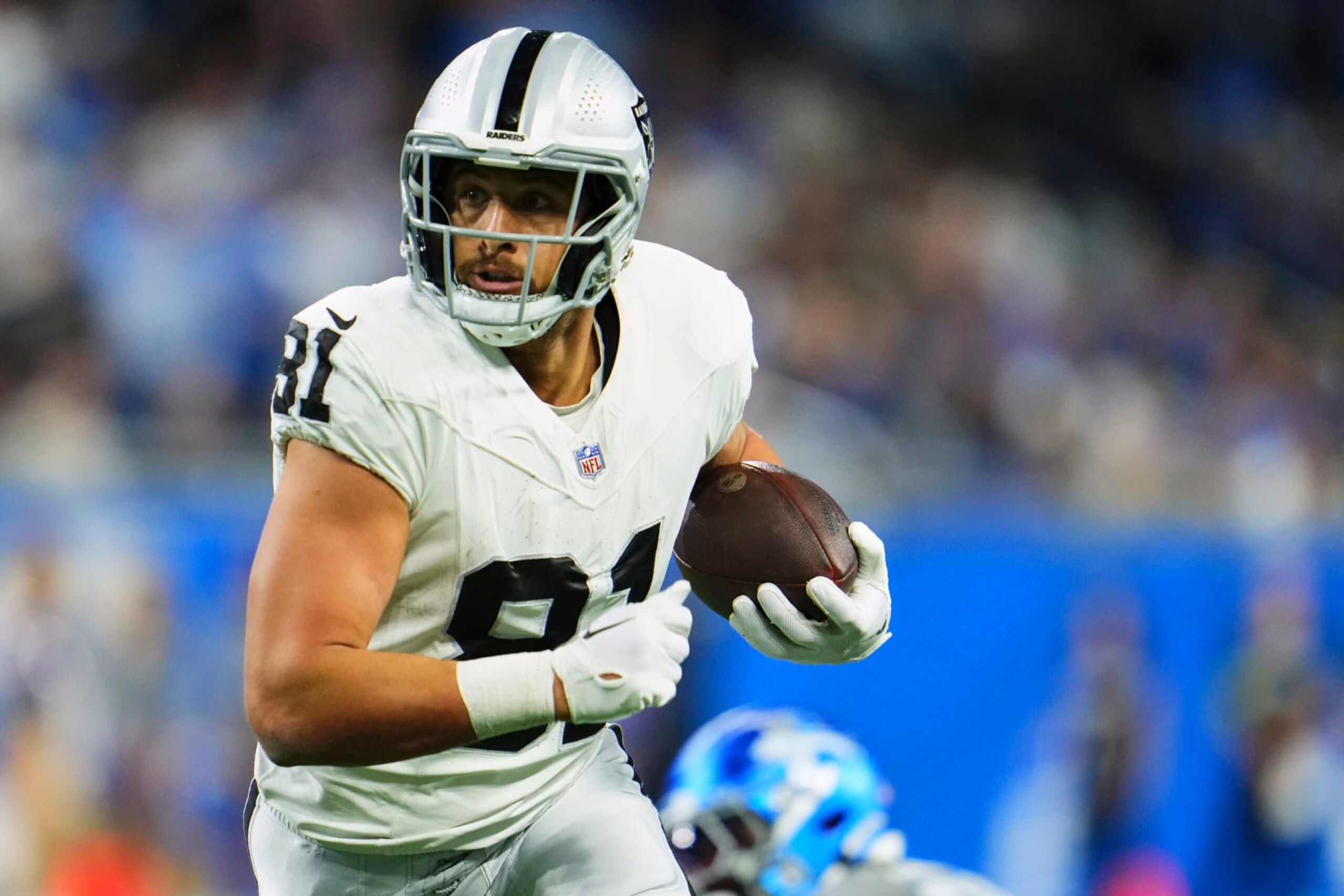 DETROIT, MI - OCTOBER 30: Austin Hooper #81 of the Las Vegas Raiders runs with the ball against the Detroit Lions at Ford Field on October 30, 2023 during the first half in Detroit, Michigan. (Photo by Cooper Neill/Getty Images) DETROIT, MI - OCTOBER 30: Austin Hooper #81 of the Las Vegas Raiders runs with the ball against the Detroit Lions at Ford Field on October 30, 2023 during the first half in Detroit, Michigan. (Photo by Cooper Neill/Getty Images)