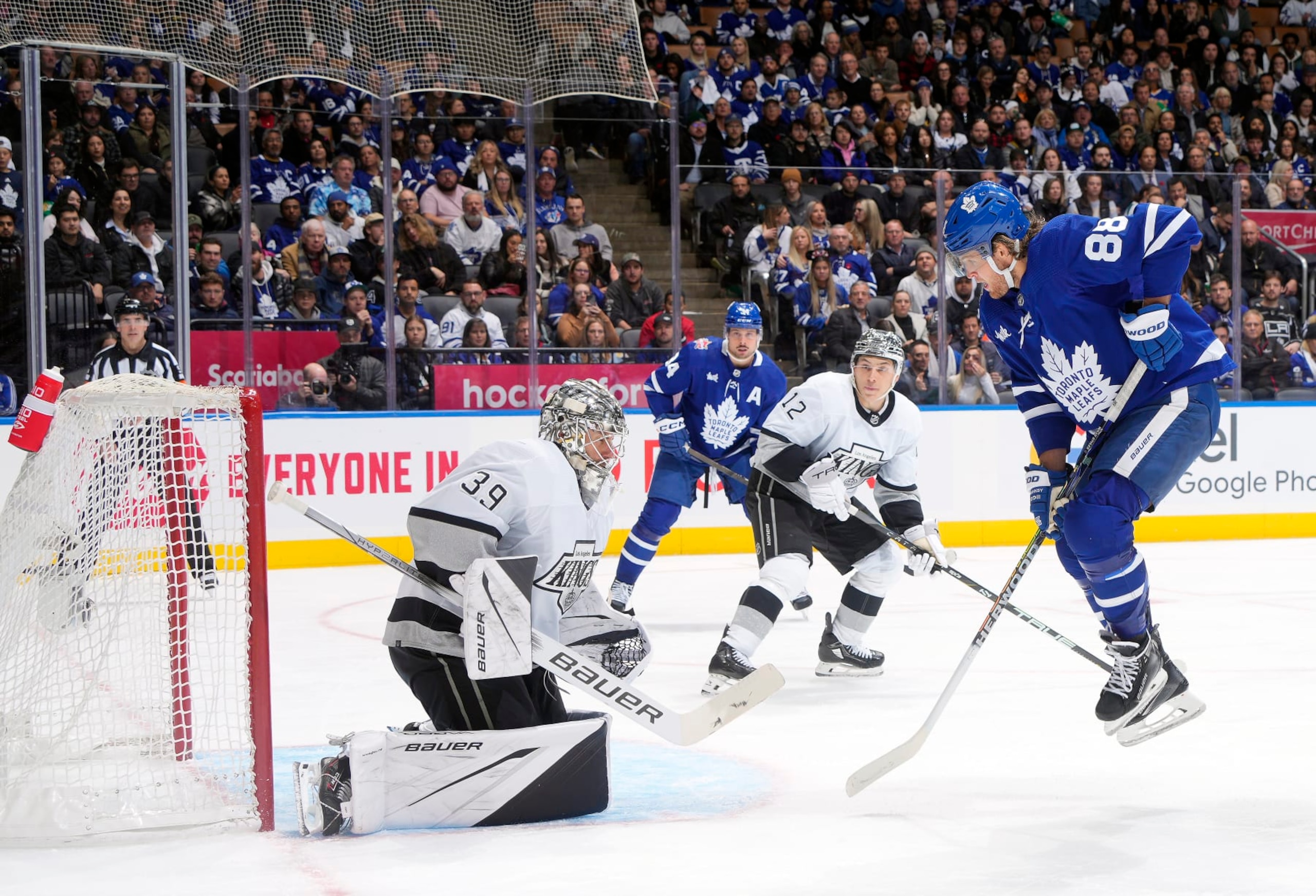 TORONTO, ON - OCTOBER 31: John Tavares #91 of the Toronto Maple Leafs scores a goal on Cam Talbot #39 of the Los Angeles Kings as William Nylander #88 avoids the shot in the third period at the Scotiabank Arena on October 31, 2023 in Toronto, Ontario, Canada. (Photo by Mark Blinch/NHLI via Getty Images) TORONTO, ON - OCTOBER 31: John Tavares #91 of the Toronto Maple Leafs scores a goal on Cam Talbot #39 of the Los Angeles Kings as William Nylander #88 avoids the shot in the third period at the Scotiabank Arena on October 31, 2023 in Toronto, Ontario, Canada. (Photo by Mark Blinch/NHLI via Getty Images)