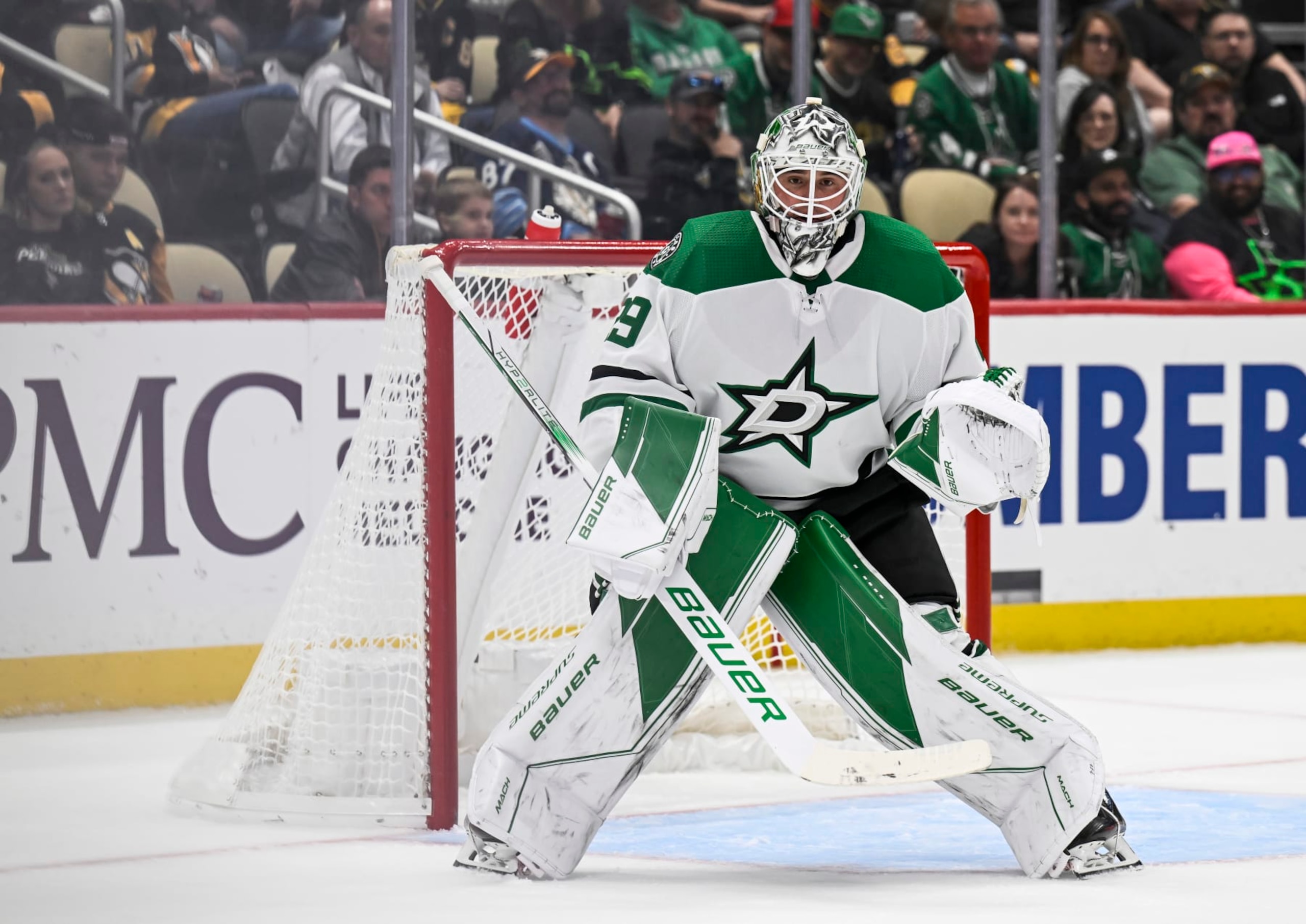 PITTSBURGH, PA - OCTOBER 24: Dallas Stars Goalie Jake Oettinger (29) tends net during the second period in the NHL game between the Pittsburgh Penguins and the Dallas Stars on October 24, 2023, at PPG Paints Arena in Pittsburgh, PA. (Photo by Jeanine Leech/Icon Sportswire via Getty Images) PITTSBURGH, PA - OCTOBER 24: Dallas Stars Goalie Jake Oettinger (29) tends net during the second period in the NHL game between the Pittsburgh Penguins and the Dallas Stars on October 24, 2023, at PPG Paints Arena in Pittsburgh, PA. (Photo by Jeanine Leech/Icon Sportswire via Getty Images)