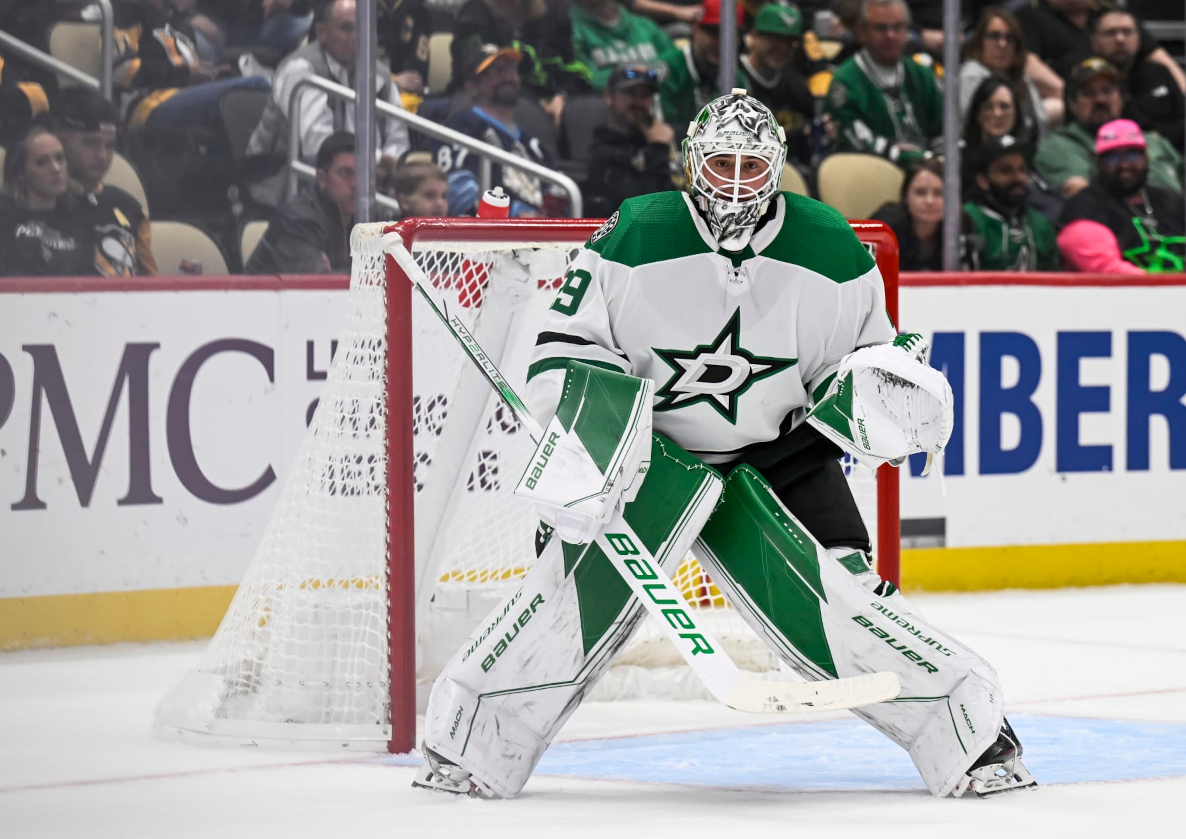 PITTSBURGH, PA - OCTOBER 24: Dallas Stars Goalie Jake Oettinger (29) tends net during the second period in the NHL game between the Pittsburgh Penguins and the Dallas Stars on October 24, 2023, at PPG Paints Arena in Pittsburgh, PA. (Photo by Jeanine Leech/Icon Sportswire via Getty Images) PITTSBURGH, PA - OCTOBER 24: Dallas Stars Goalie Jake Oettinger (29) tends net during the second period in the NHL game between the Pittsburgh Penguins and the Dallas Stars on October 24, 2023, at PPG Paints Arena in Pittsburgh, PA. (Photo by Jeanine Leech/Icon Sportswire via Getty Images)