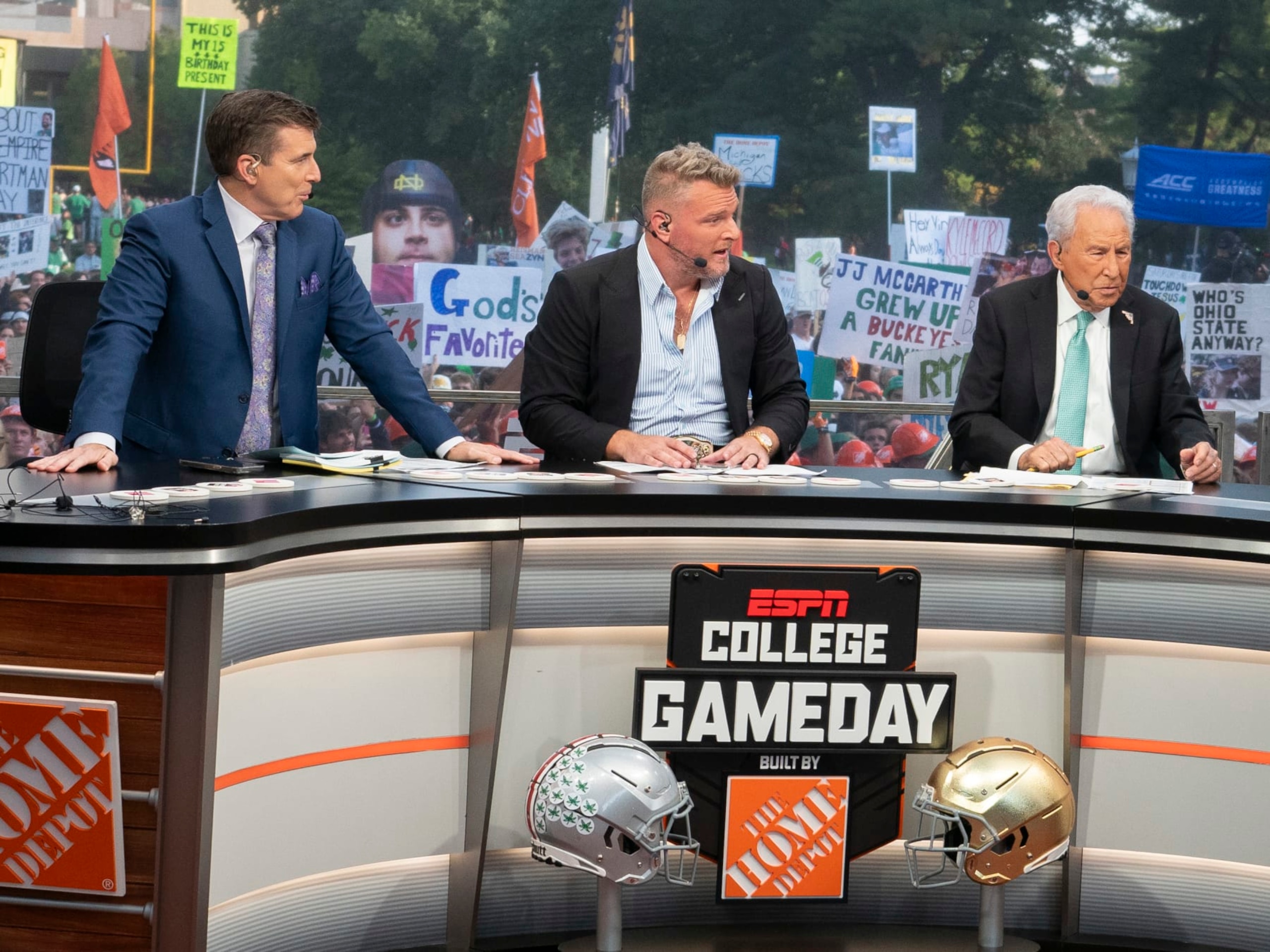 SOUTH BEND, IN - SEPTEMBER 23: ESPN College GameDay host Pat McAfee talks during the ESPN College GameDay broadcast before the college football game between the Ohio State Buckeyes and Notre Dame Fighting Irish on September 23, 2023, at Notre Dame Stadium in South Bend, IN. (Photo by Joseph Weiser/Icon Sportswire via Getty Images) SOUTH BEND, IN - SEPTEMBER 23: ESPN College GameDay host Pat McAfee talks during the ESPN College GameDay broadcast before the college football game between the Ohio State Buckeyes and Notre Dame Fighting Irish on September 23, 2023, at Notre Dame Stadium in South Bend, IN. (Photo by Joseph Weiser/Icon Sportswire via Getty Images)