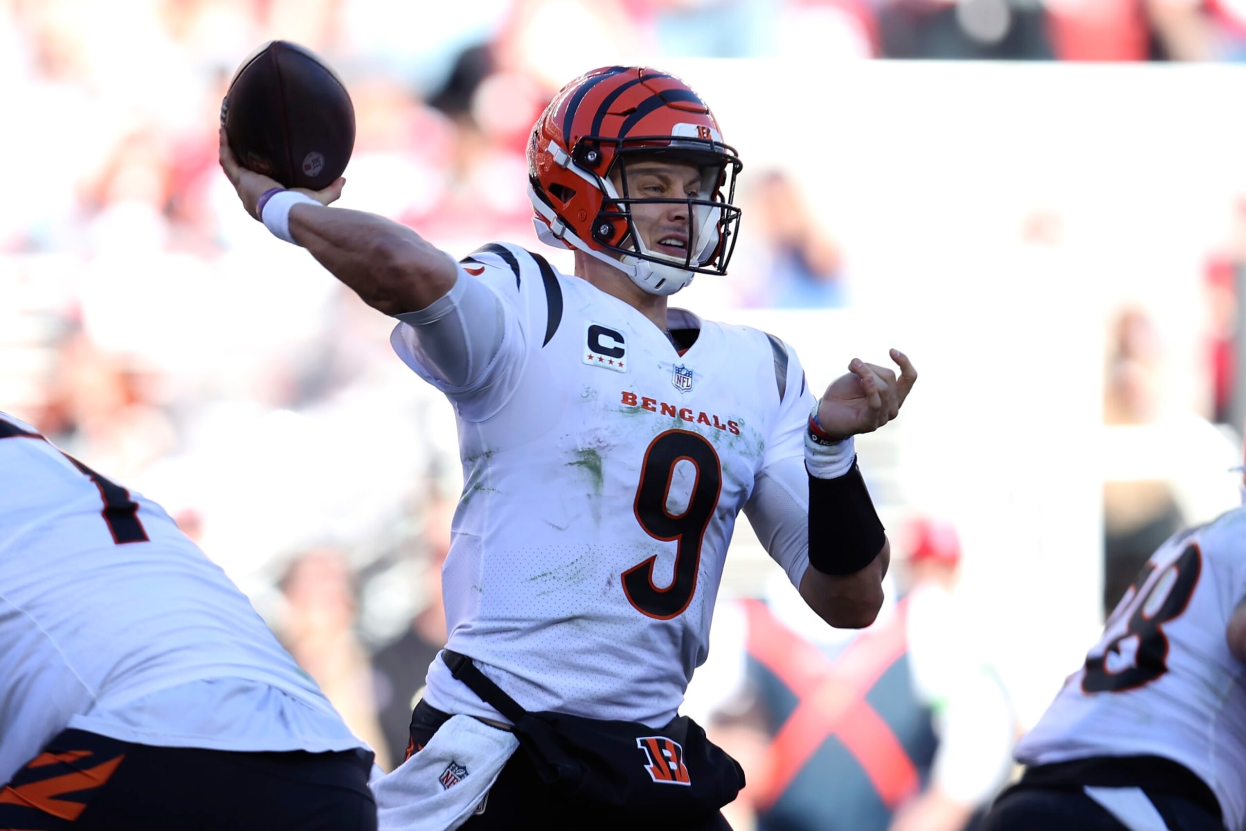 Cincinnati Bengals quarterback Joe Burrow (9) passes against the San Francisco 49ers during the second half of an NFL football game in Santa Clara, Calif., Sunday, Oct. 29, 2023. (AP Photo/Jed Jacobsohn)