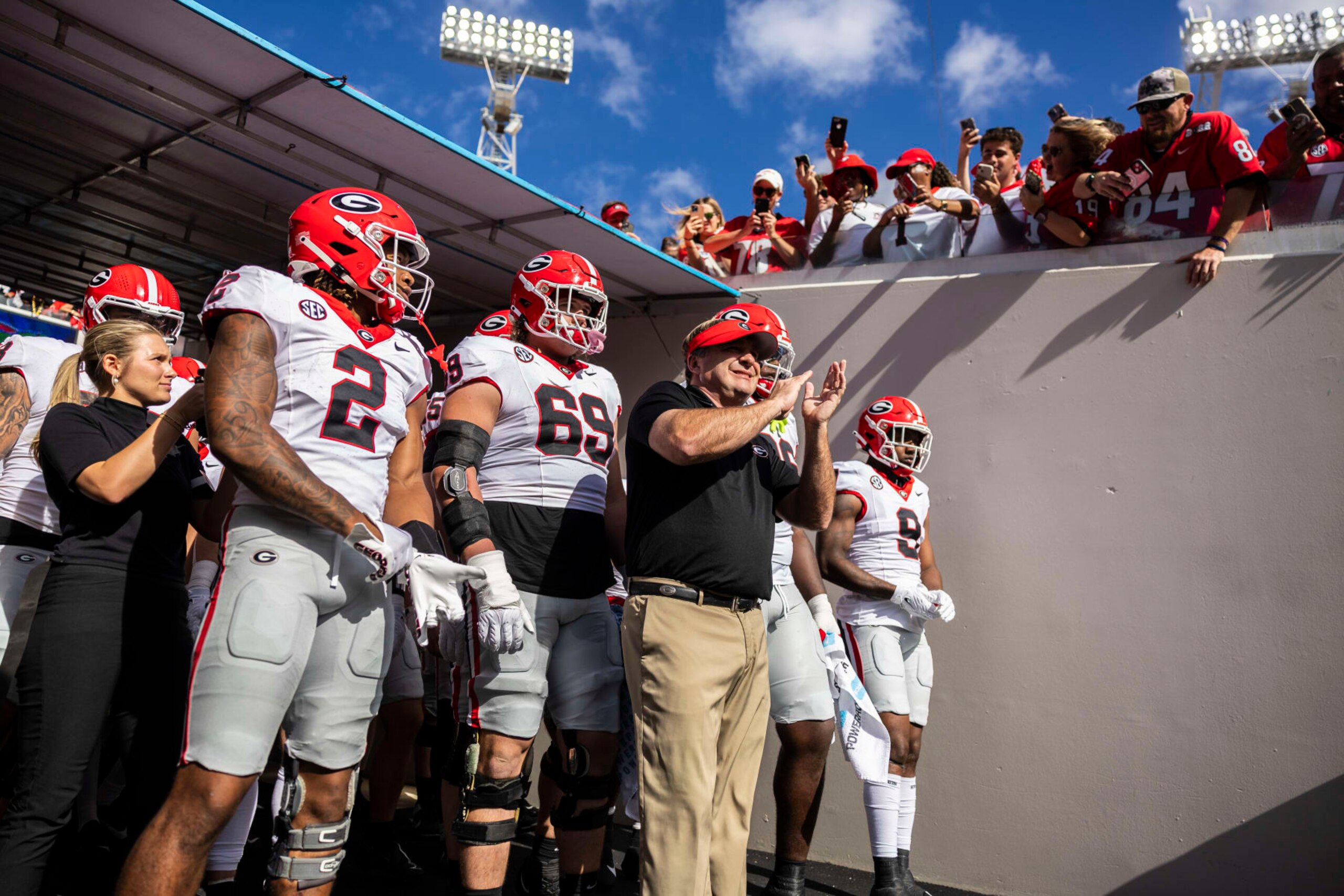 JACKSONVILLE, FLORIDA - OCTOBER 28: Head coach Kirby Smart of the Georgia Bulldogs takes the field with his team before the start of a game against the Florida Gators at EverBank Stadium on October 28, 2023 in Jacksonville, Florida. (Photo by James Gilbert/Getty Images)