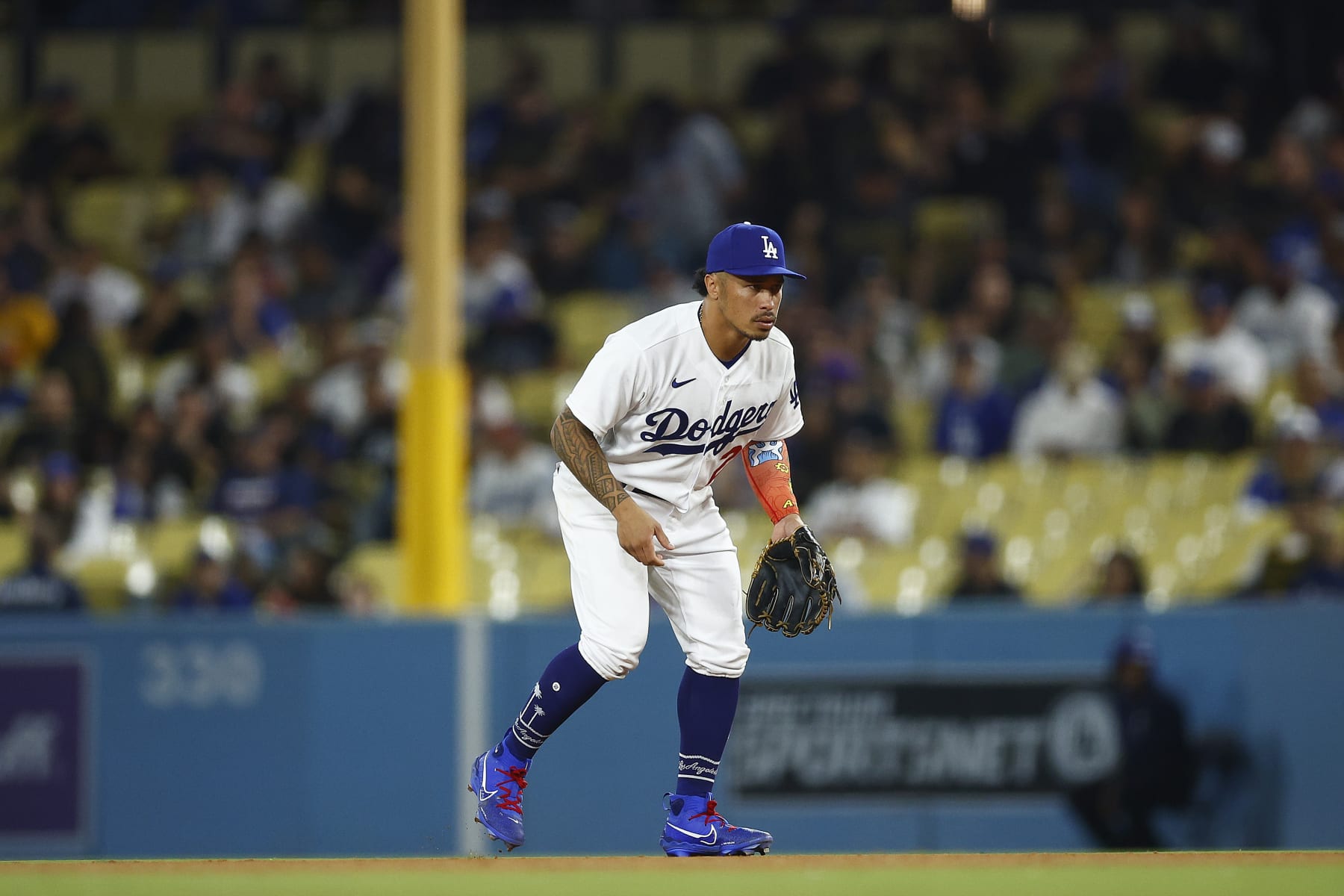 LOS ANGELES, CALIFORNIA - SEPTEMBER 01:  Kolten Wong #25 of the Los Angeles Dodgers in the ninth inning at Dodger Stadium on September 01, 2023 in Los Angeles, California. (Photo by Ronald Martinez/Getty Images)