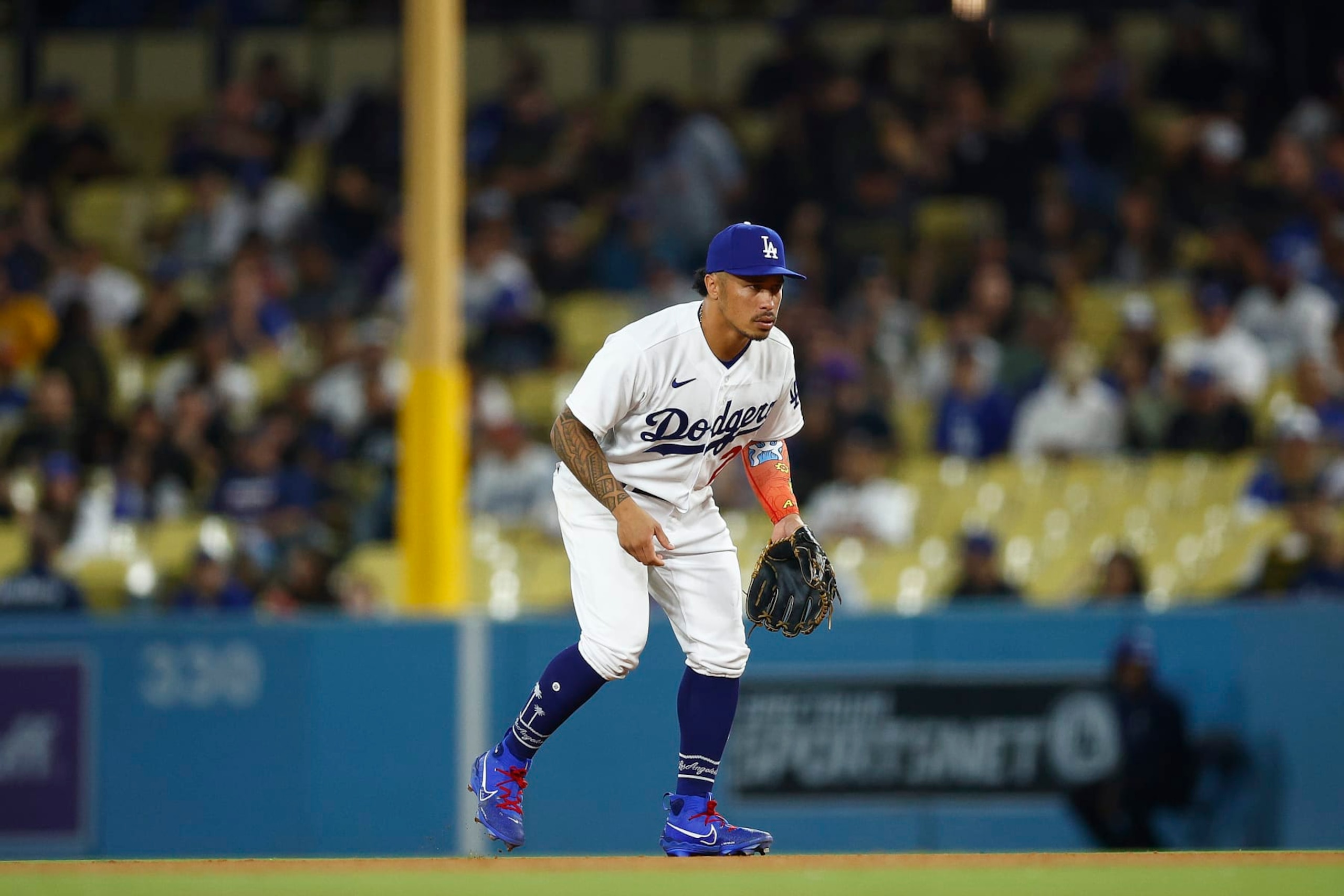 LOS ANGELES, CALIFORNIA - SEPTEMBER 01:  Kolten Wong #25 of the Los Angeles Dodgers in the ninth inning at Dodger Stadium on September 01, 2023 in Los Angeles, California. (Photo by Ronald Martinez/Getty Images)