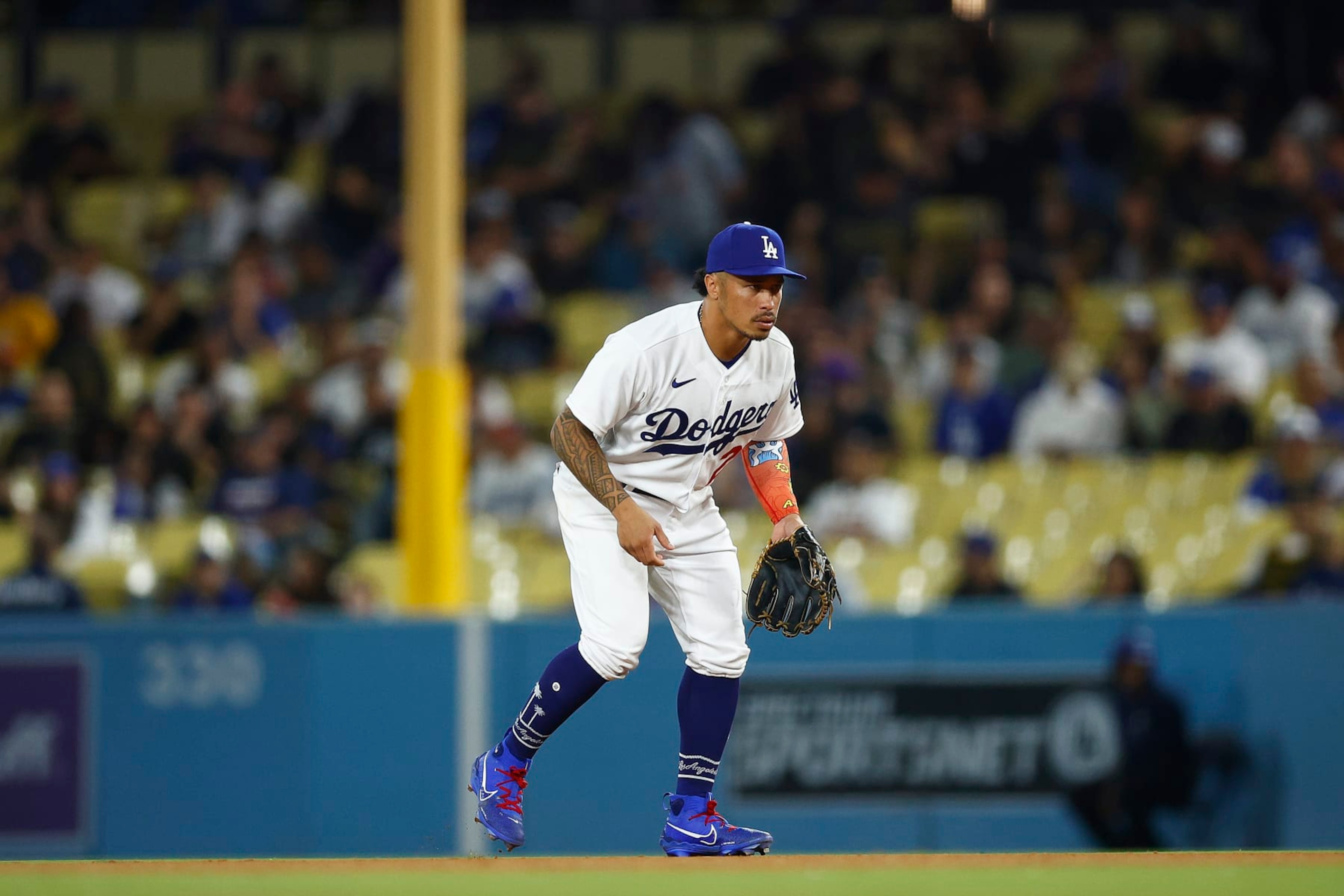 LOS ANGELES, CALIFORNIA - SEPTEMBER 01:  Kolten Wong #25 of the Los Angeles Dodgers in the ninth inning at Dodger Stadium on September 01, 2023 in Los Angeles, California. (Photo by Ronald Martinez/Getty Images)