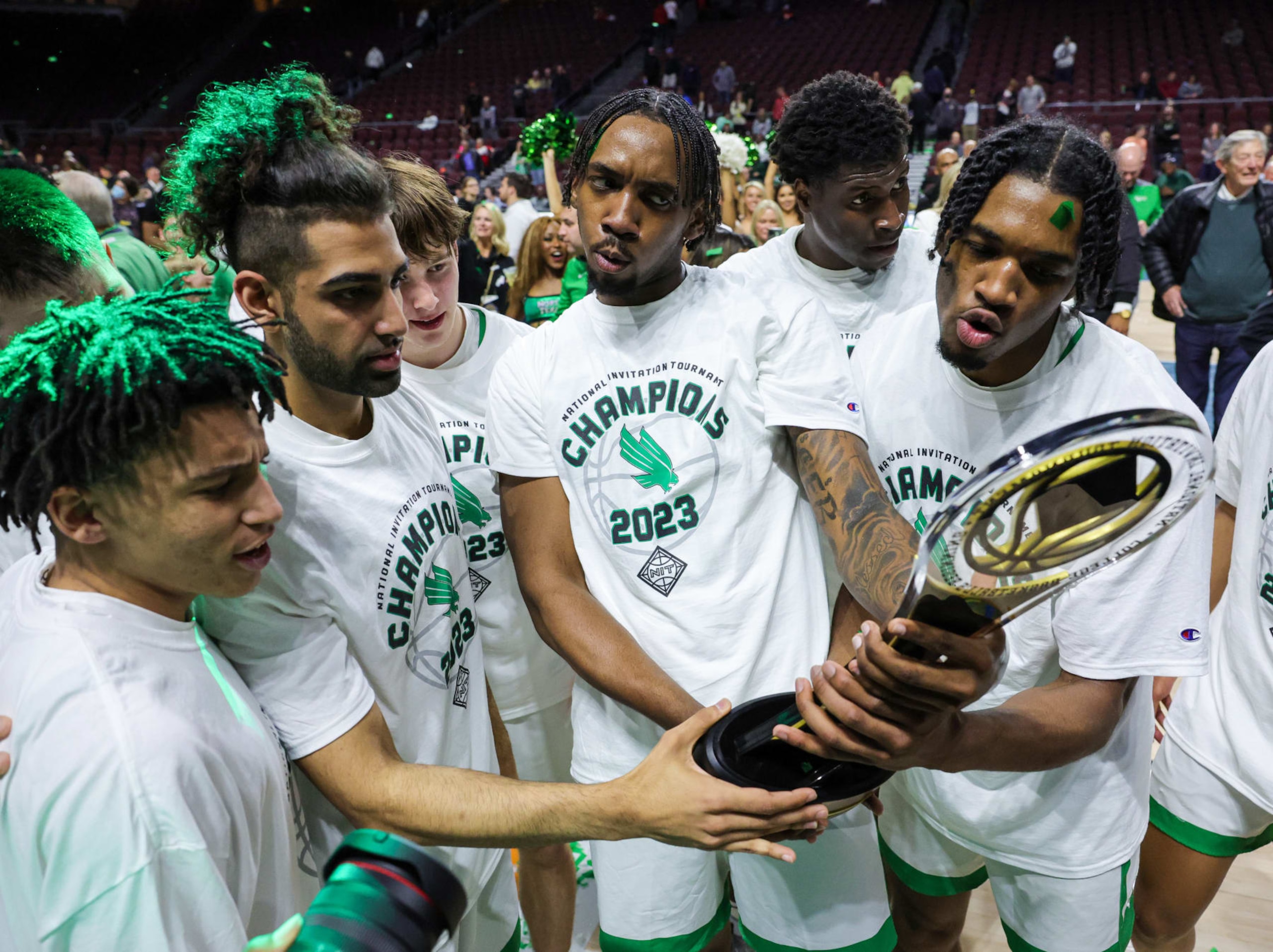 North Texas celebrates winning the 2023 NIT