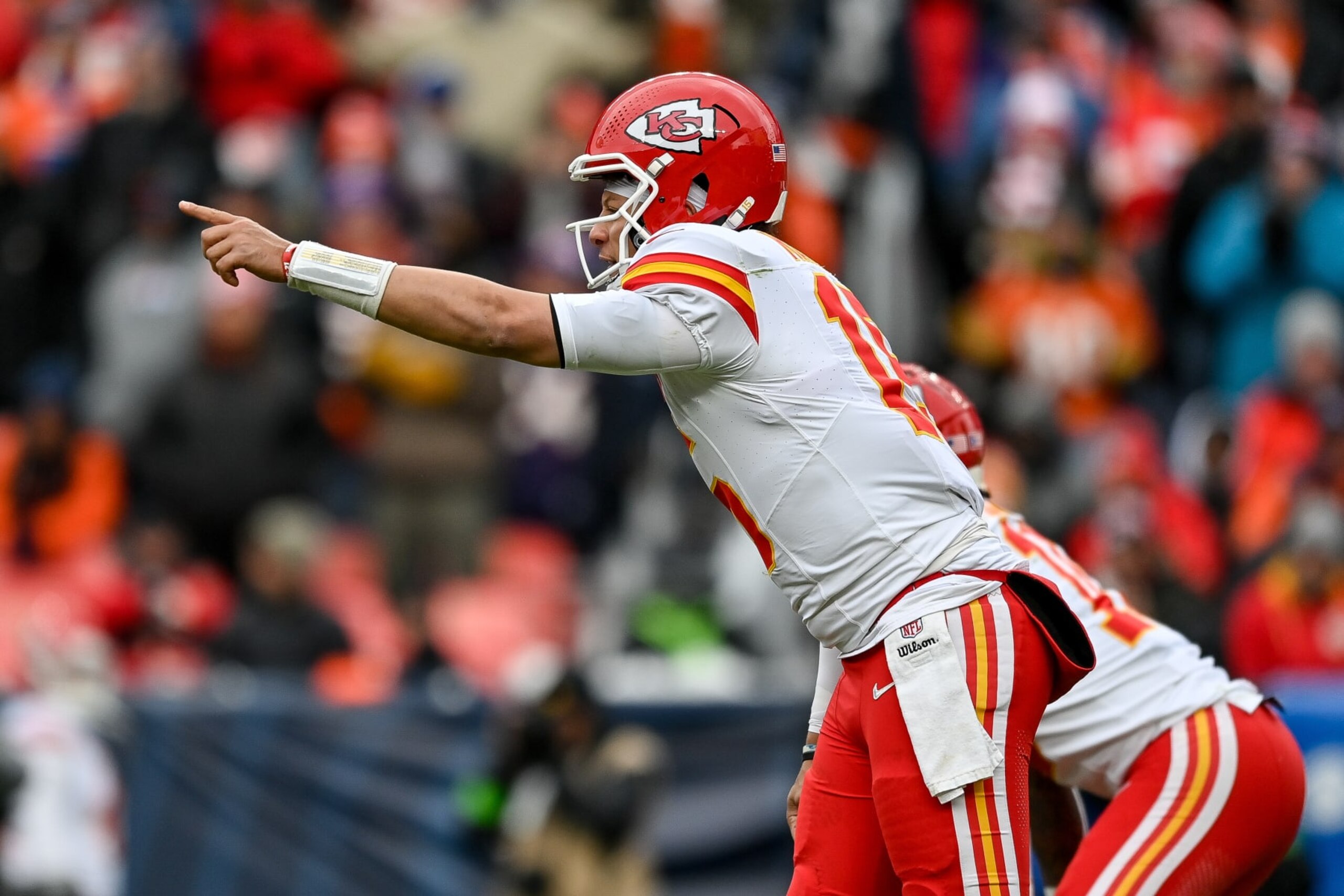 DENVER, CO - OCTOBER 29: Kansas City Chiefs quarterback Patrick Mahomes (15) runs the offense during a game between the Kansas City Chiefs and the Denver Broncos at Empower Field at Mile High on October 29, 2023 in Denver, Colorado. (Photo by Dustin Bradford/Icon Sportswire via Getty Images) DENVER, CO - OCTOBER 29: Kansas City Chiefs quarterback Patrick Mahomes (15) runs the offense during a game between the Kansas City Chiefs and the Denver Broncos at Empower Field at Mile High on October 29, 2023 in Denver, Colorado. (Photo by Dustin Bradford/Icon Sportswire via Getty Images)