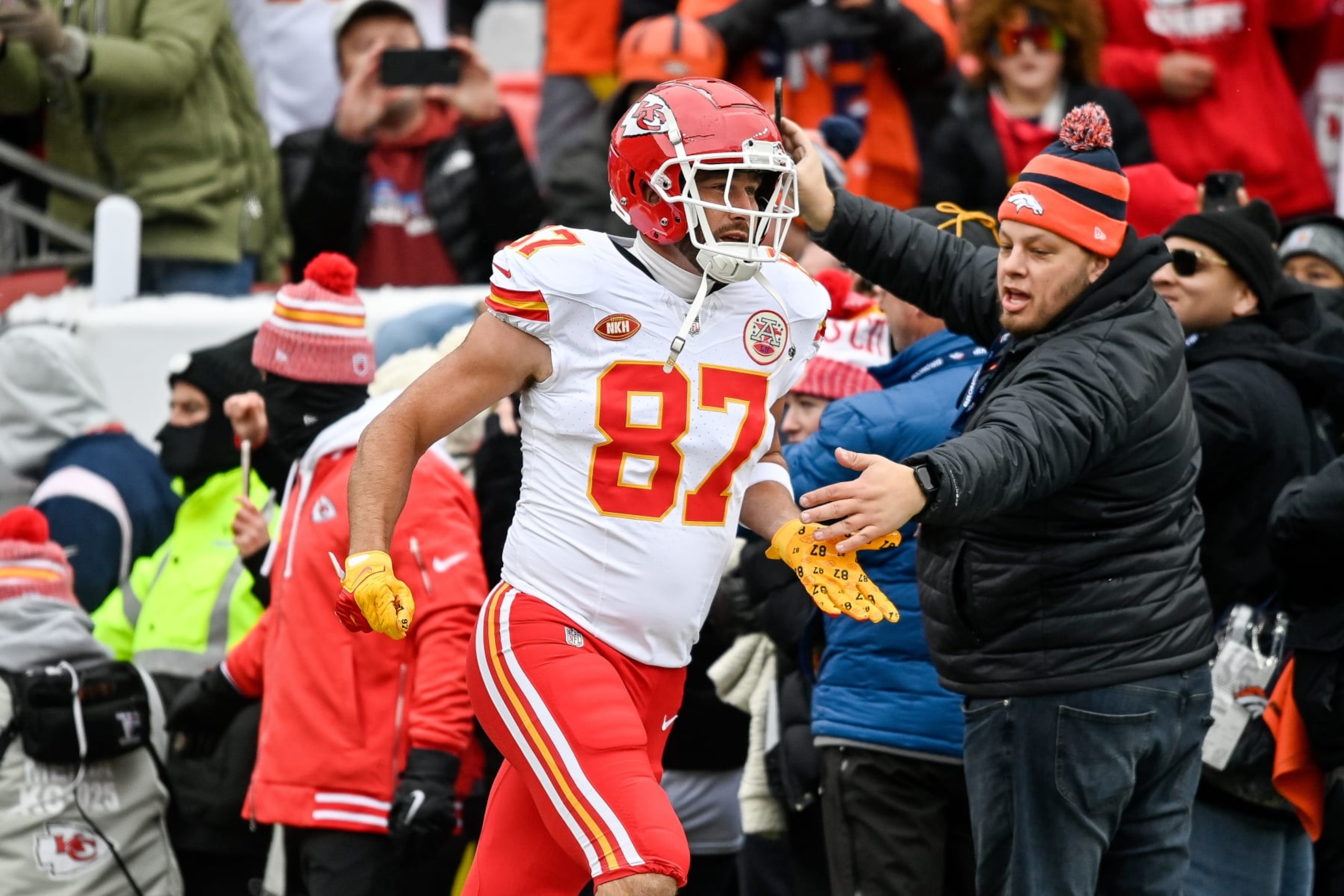 DENVER, CO - OCTOBER 29: Kansas City Chiefs tight end Travis Kelce (87) runs onto the field before warming up before a game between the Kansas City Chiefs and the Denver Broncos at Empower Field at Mile High on October 29, 2023 in Denver, Colorado. (Photo by Dustin Bradford/Icon Sportswire via Getty Images) DENVER, CO - OCTOBER 29: Kansas City Chiefs tight end Travis Kelce (87) runs onto the field before warming up before a game between the Kansas City Chiefs and the Denver Broncos at Empower Field at Mile High on October 29, 2023 in Denver, Colorado. (Photo by Dustin Bradford/Icon Sportswire via Getty Images)