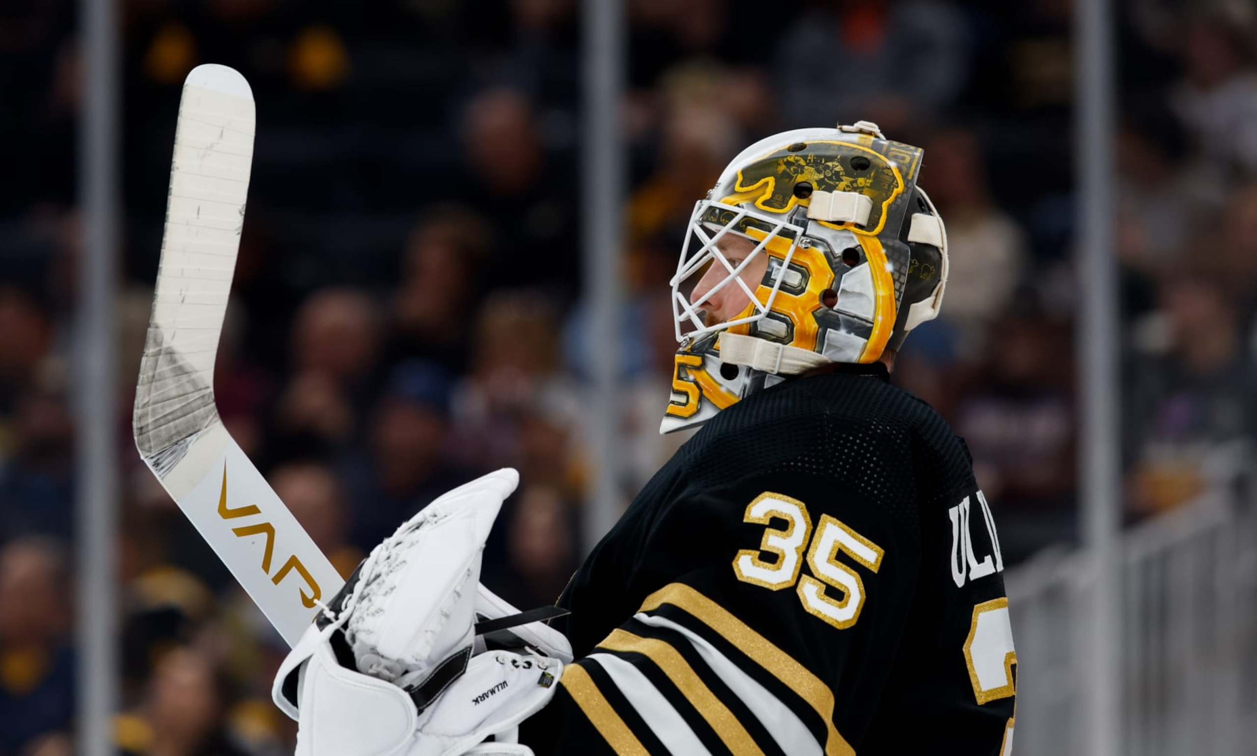 BOSTON, MASSACHUSETTS - OCTOBER 3: Linus Ullmark #35 of the Boston Bruins tends goal against the Washington Capitals during the second period of a preseason game at the TD Garden on October 3, 2023 in Boston, Massachusetts. The Capitals won 5-4 in overtime. (Photo by Richard T Gagnon/Getty Images)