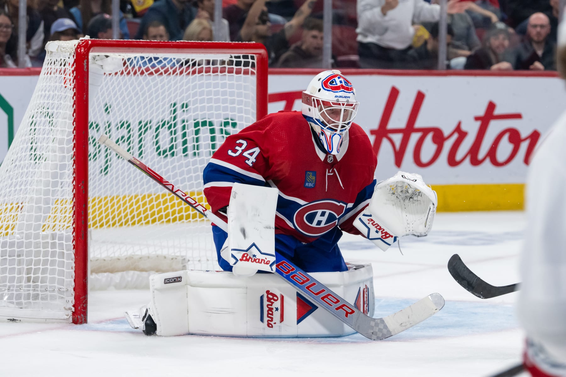 MONTREAL, QC - OCTOBER 21: Jake Allen (34) of the Montreal Canadiens tends net during the second period of the NHL game between the Washington Capitals and the Montreal Canadiens on October 21, 2023, at the Bell Centre in Montreal, QC(Photo by Vincent Ethier/Icon Sportswire via Getty Images)