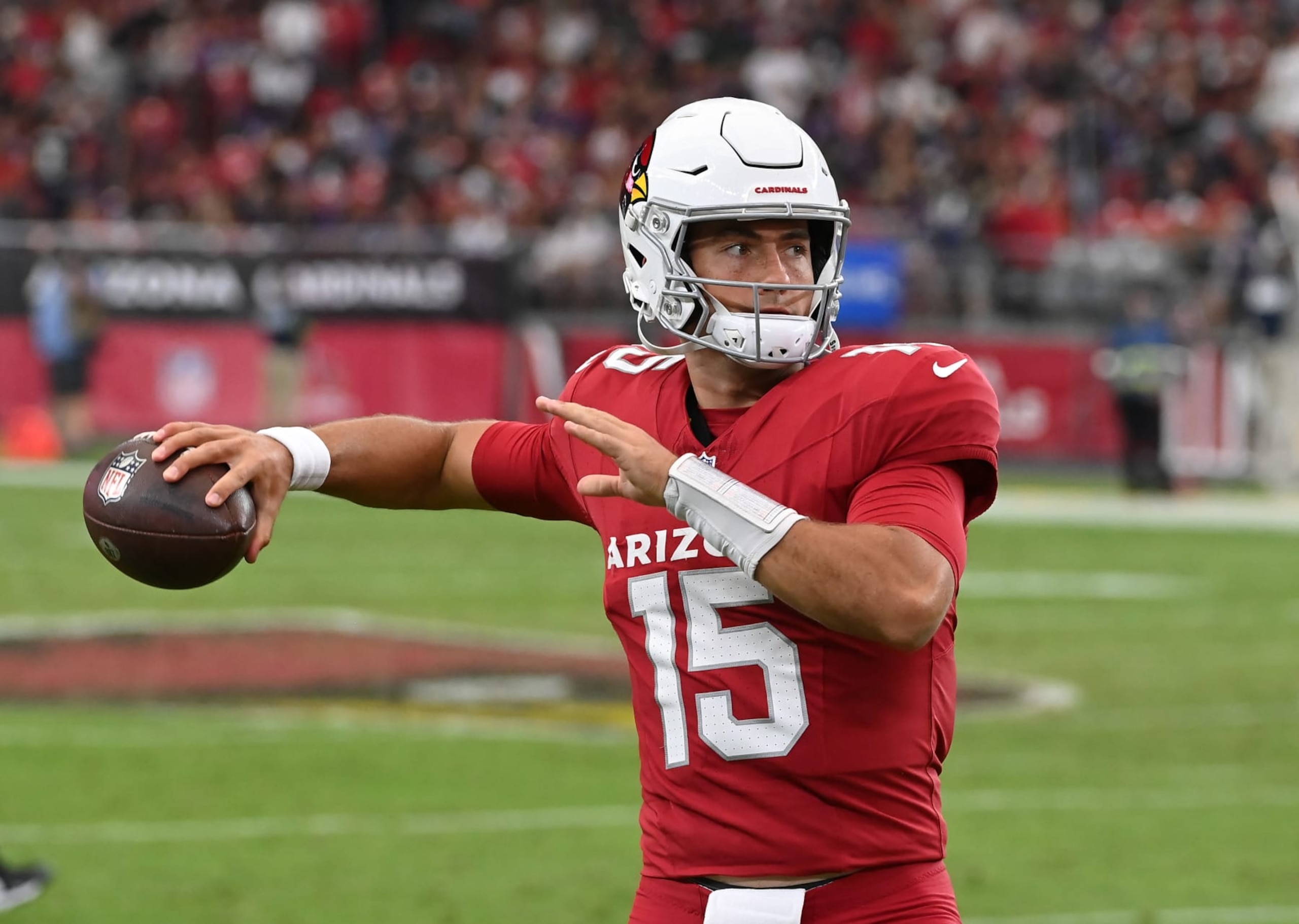 GLENDALE, ARIZONA - OCTOBER 29: Clayton Tune #15 of the Arizona Cardinals warms up against the Baltimore Ravens at State Farm Stadium on October 29, 2023 in Glendale, Arizona. (Photo by Norm Hall/Getty Images) GLENDALE, ARIZONA - OCTOBER 29: Clayton Tune #15 of the Arizona Cardinals warms up against the Baltimore Ravens at State Farm Stadium on October 29, 2023 in Glendale, Arizona. (Photo by Norm Hall/Getty Images)