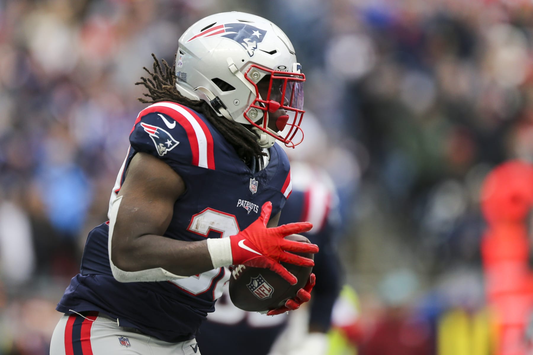 Foxborough, MA - October 22: New England Patriots RB Rhamondre Stevenson catches a pass in the fourth quarter. The Patriots beat the Buffalo Bills, 29-25. (Photo by Tanner Pearson/The Boston Globe via Getty Images)