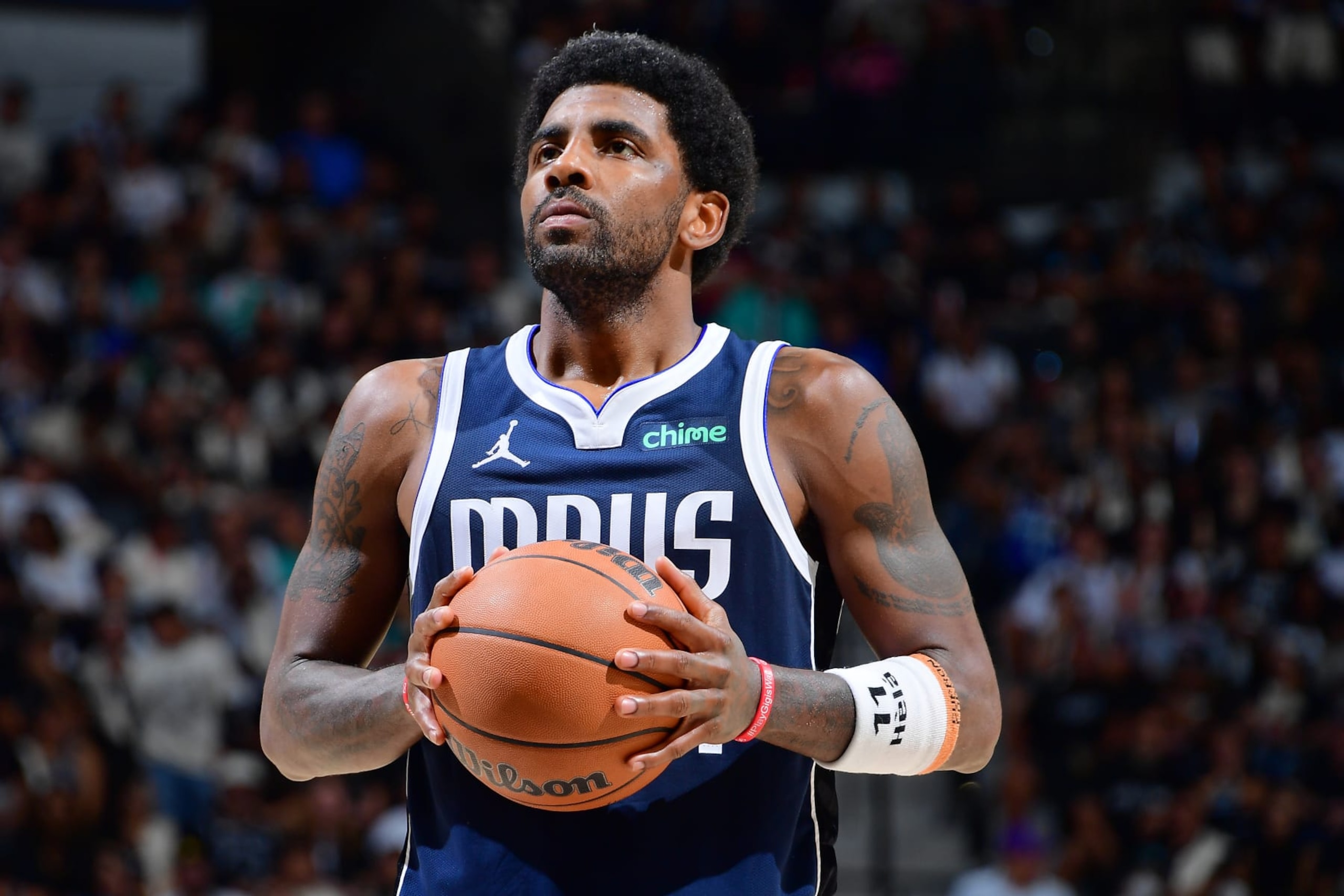 SAN ANTONIO, TX - OCTOBER 25: Kyrie Irving #11 of the Dallas Mavericks shoots a free throw during the game against the San Antonio Spurs on October 25, 2023 at the Frost Bank Center in San Antonio, Texas. NOTE TO USER: User expressly acknowledges and agrees that, by downloading and or using this photograph, user is consenting to the terms and conditions of the Getty Images License Agreement. Mandatory Copyright Notice: Copyright 2023 NBAE (Photos by Michael Gonzales/NBAE via Getty Images)