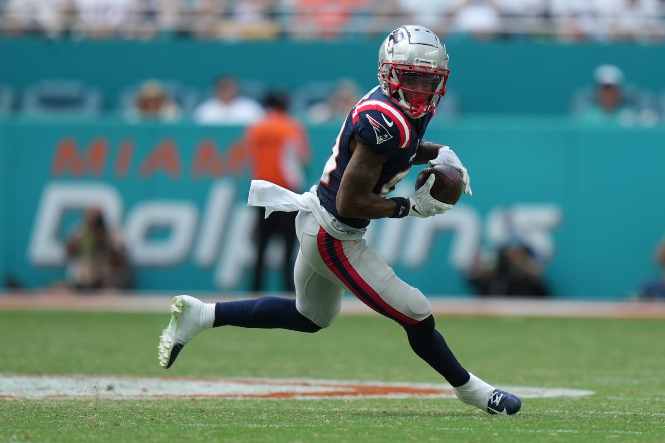 MIAMI GARDENS, FL - OCTOBER 29: New England Patriots wide receiver Demario Douglas (81) makes a catch and looks to run during the game between the New England Patriots and the Miami Dolphins on Sunday, October 29, 2023 at Hard Rock Stadium, Miami Gardens, Fla. (Photo by Peter Joneleit/Icon Sportswire via Getty Images)