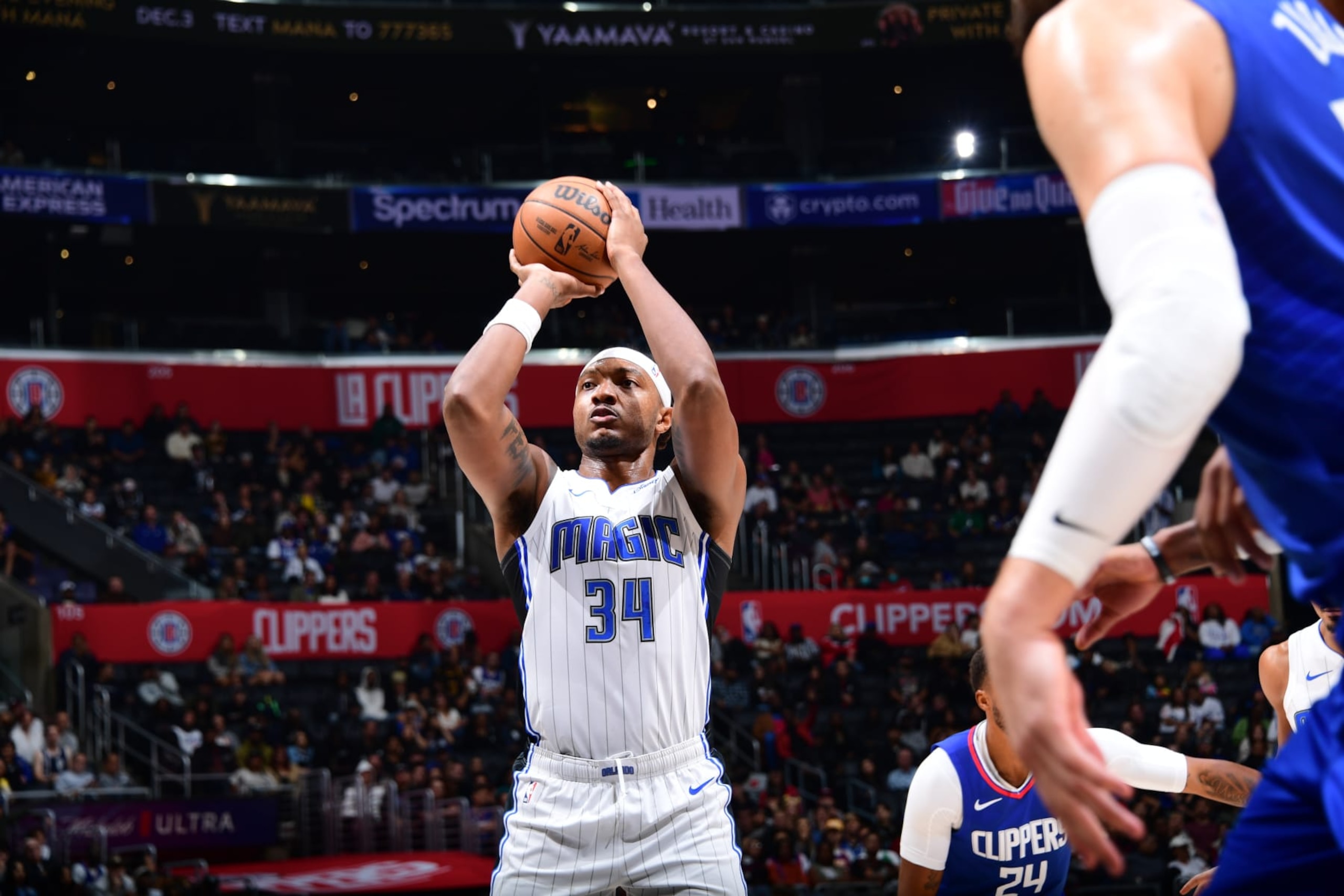 LOS ANGELES, CA - OCTOBER 31: Wendell Carter Jr. #34 of the Orlando Magic prepares to shoot a free throw during the game against the LA Clippers on October 31, 2023 at Crypto.Com Arena in Los Angeles, California. NOTE TO USER: User expressly acknowledges and agrees that, by downloading and/or using this Photograph, user is consenting to the terms and conditions of the Getty Images License Agreement. Mandatory Copyright Notice: Copyright 2023 NBAE (Photo by Adam Pantozzi/NBAE via Getty Images) LOS ANGELES, CA - OCTOBER 31: Wendell Carter Jr. #34 of the Orlando Magic prepares to shoot a free throw during the game against the LA Clippers on October 31, 2023 at Crypto.Com Arena in Los Angeles, California. NOTE TO USER: User expressly acknowledges and agrees that, by downloading and/or using this Photograph, user is consenting to the terms and conditions of the Getty Images License Agreement. Mandatory Copyright Notice: Copyright 2023 NBAE (Photo by Adam Pantozzi/NBAE via Getty Images)