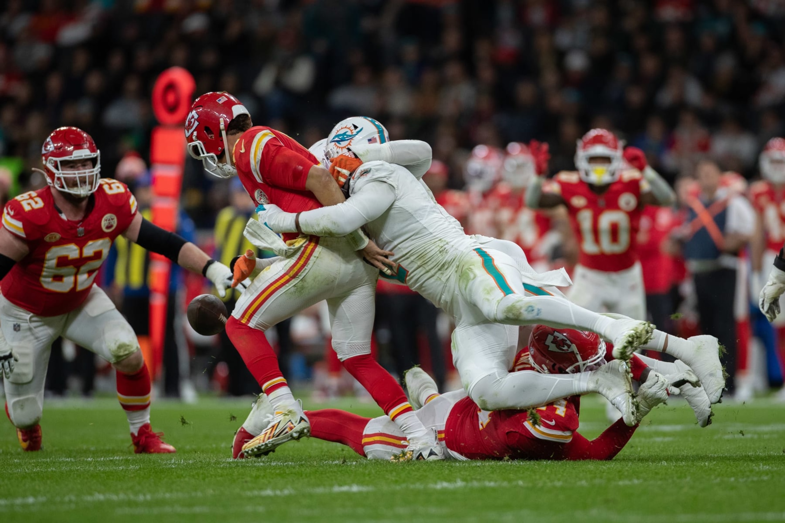 Dolphins edge Bradley Chubb sacks Chiefs QB Patrick Mahomes