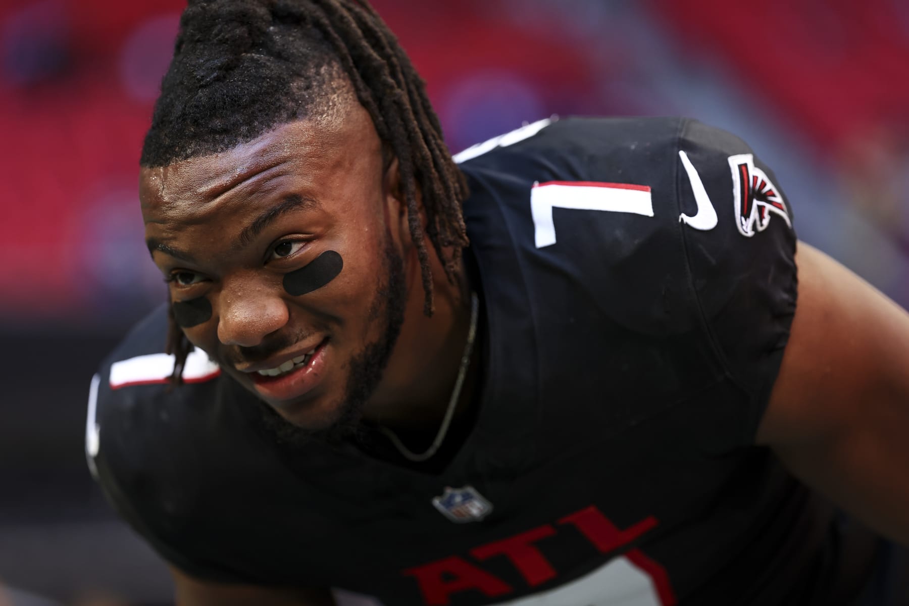 ATLANTA, GA - NOVEMBER 5: Bijan Robinson #7 of the Atlanta Falcons smiles prior to an NFL football game against the Minnesota Vikings at Mercedes-Benz Stadium on November 5, 2023 in Atlanta, Georgia. (Photo by Kevin Sabitus/Getty Images)
