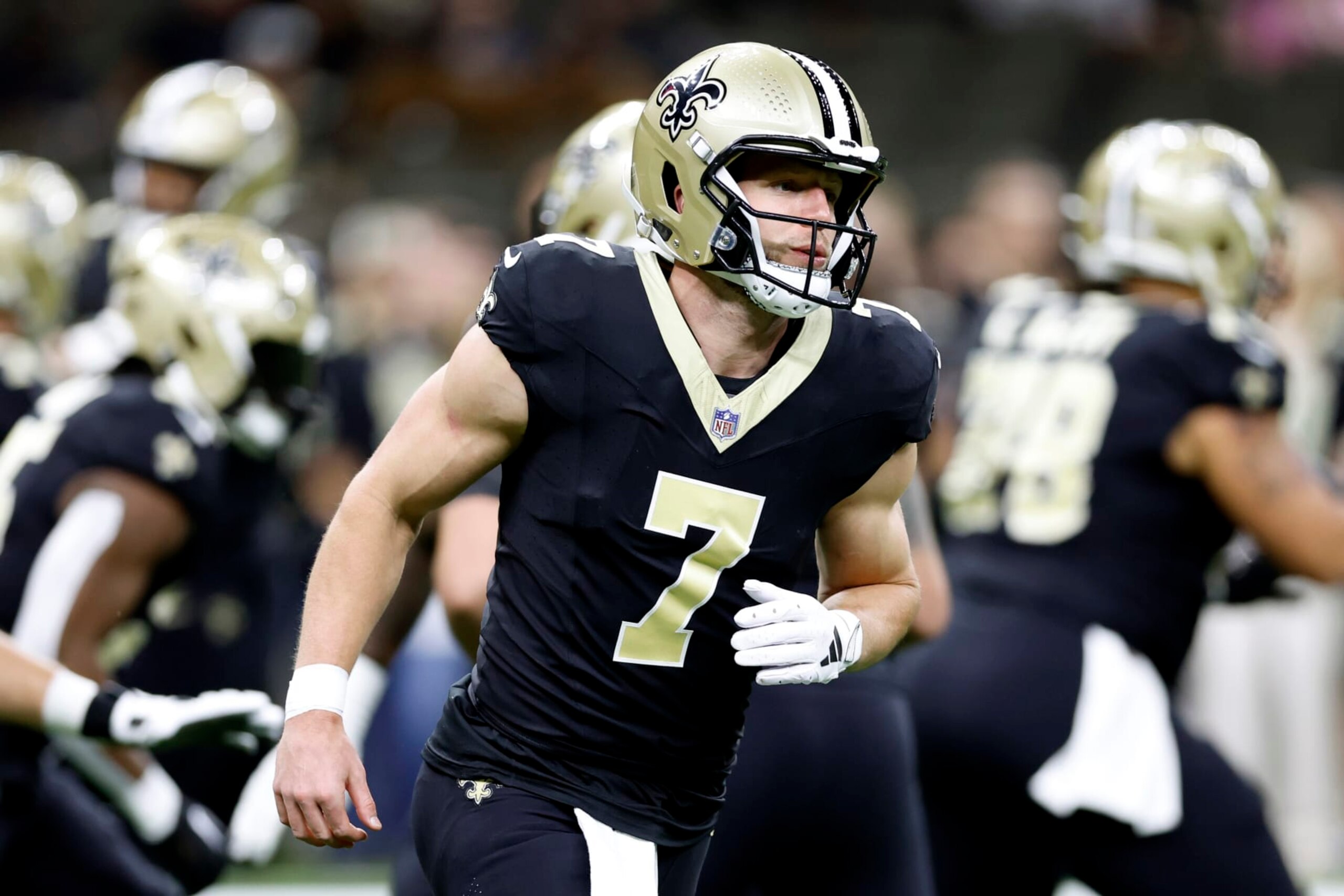 NEW ORLEANS, LOUISIANA - NOVEMBER 05: Taysom Hill #7 of the New Orleans Saints warms up prior to the game against the Chicago Bears at Caesars Superdome on November 05, 2023 in New Orleans, Louisiana. (Photo by Wesley Hitt/Getty Images)