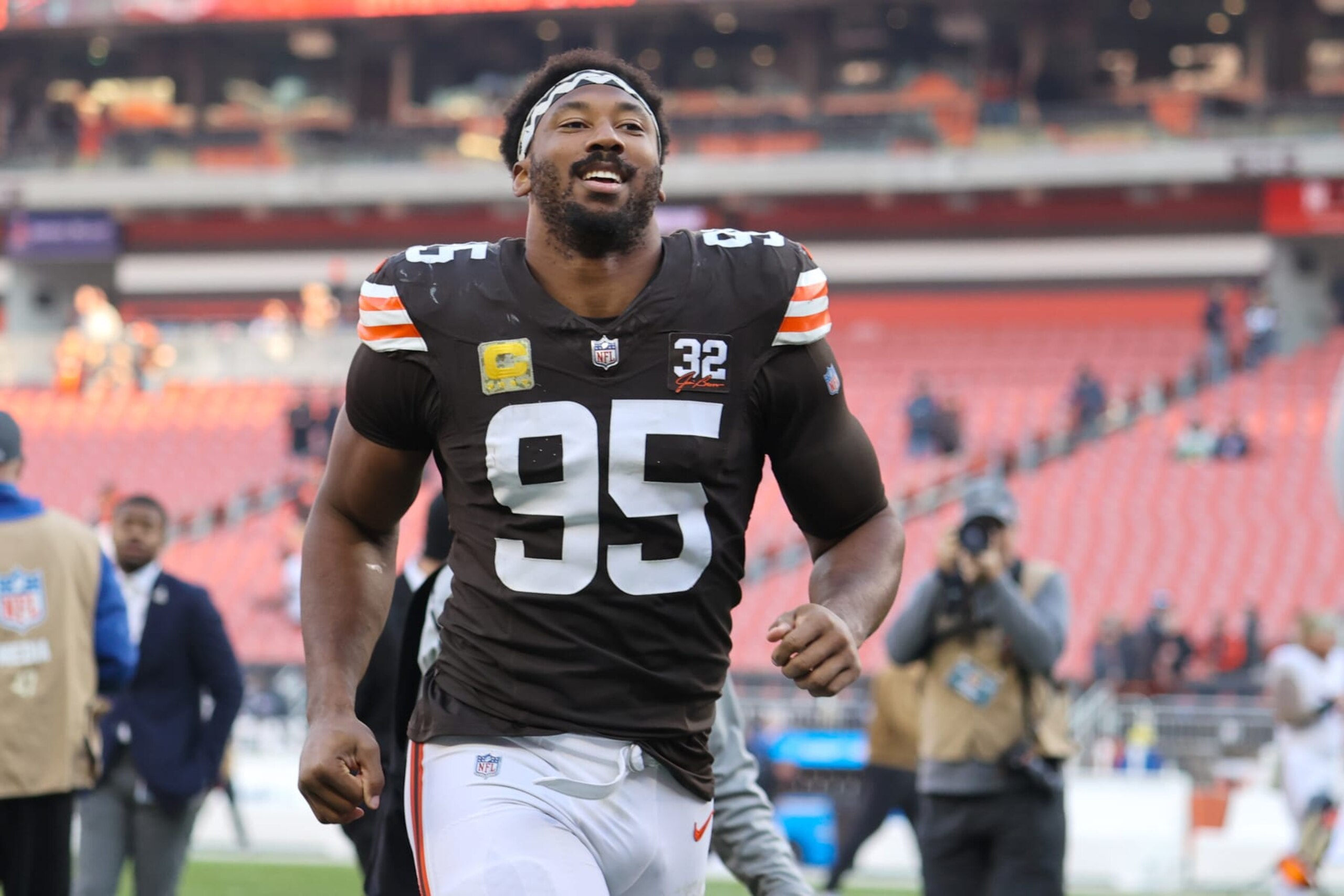 Browns edge Myles Garrett Browns edge Myles Garrett