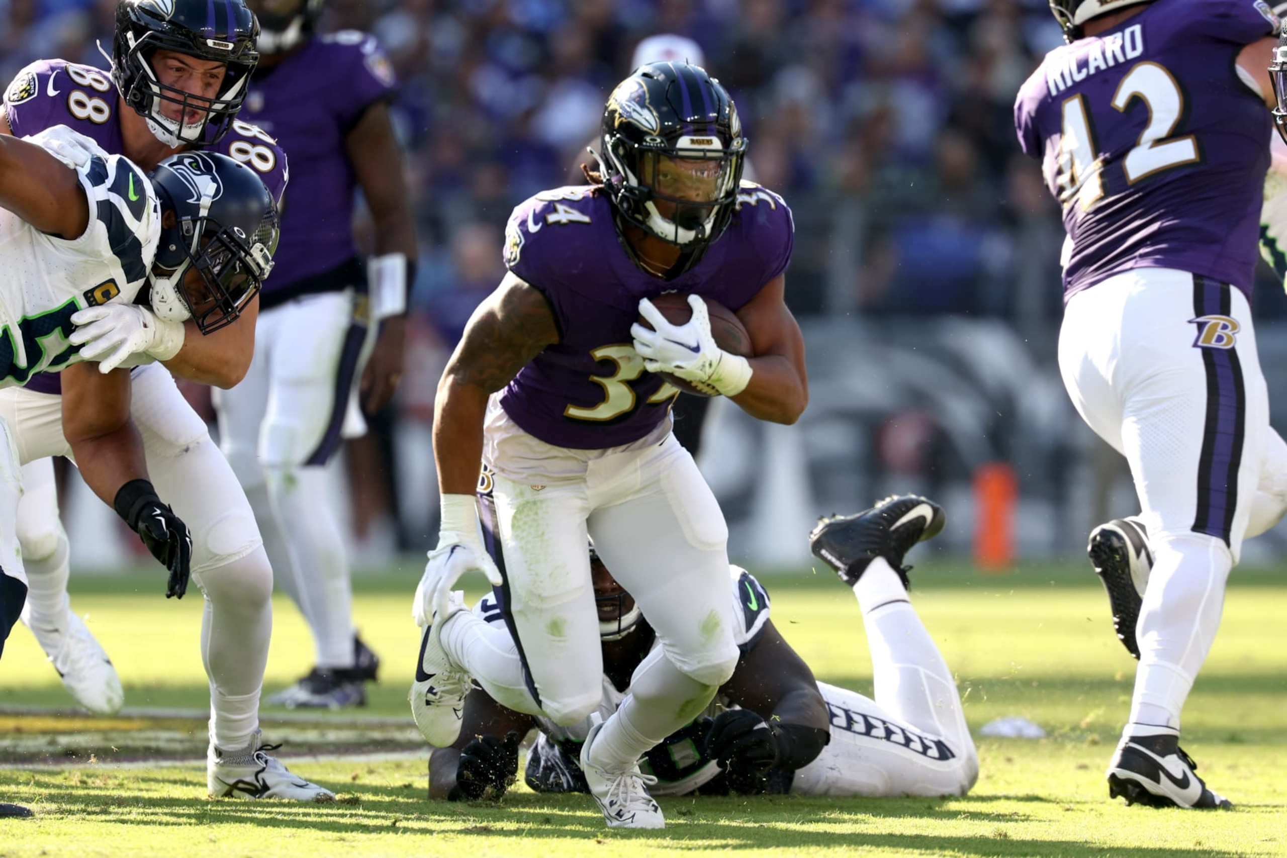 BALTIMORE, MARYLAND - NOVEMBER 05: Keaton Mitchell #34 of the Baltimore Ravens runs the ball during the first half in the game against the Seattle Seahawks at M&T Bank Stadium on November 05, 2023 in Baltimore, Maryland. (Photo by Patrick Smith/Getty Images)