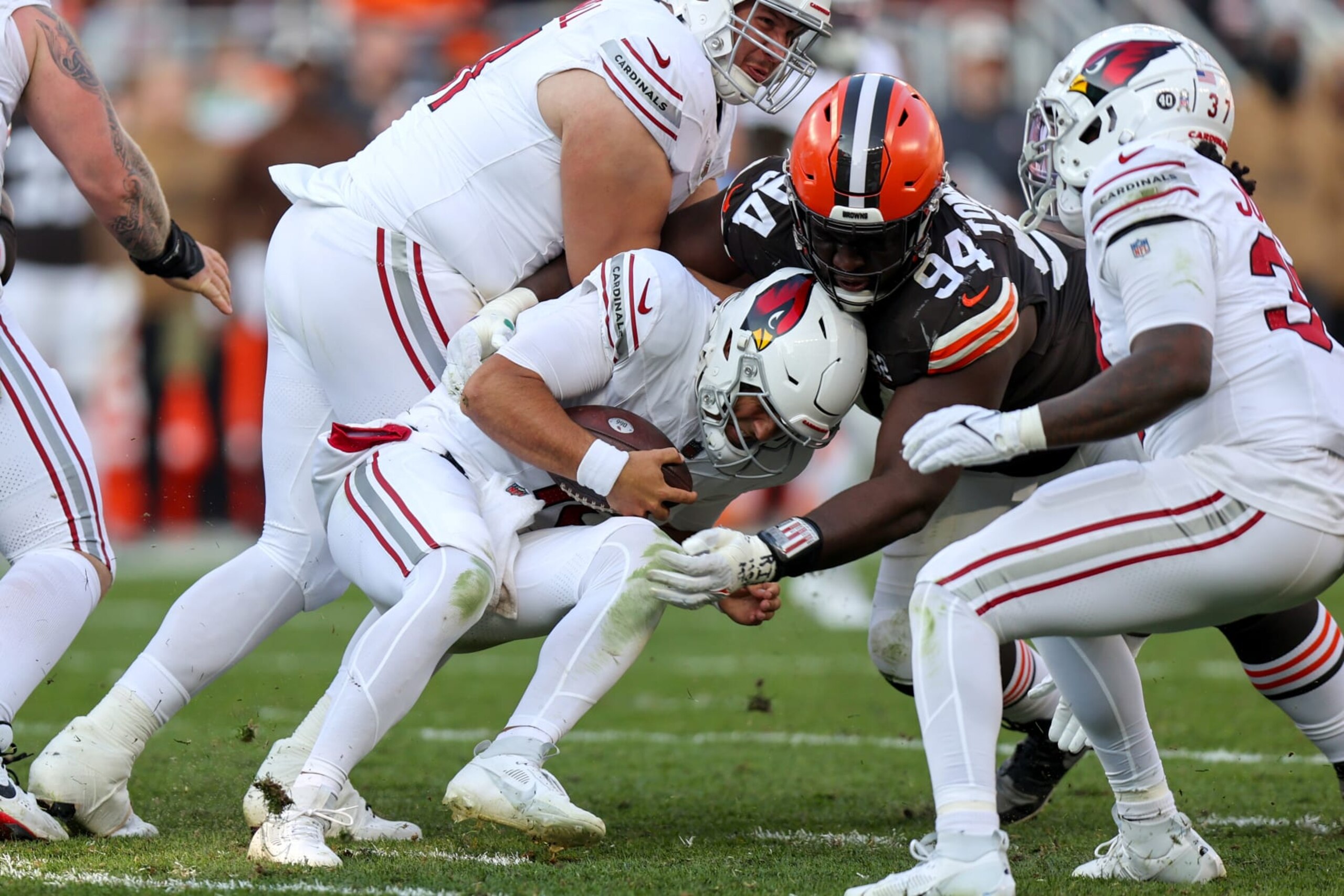 CLEVELAND, OH - NOVEMBER 05: Arizona Cardinals quarterback Clayton Tune (15) is sacked by Cleveland Browns defensive tackle Dalvin Tomlinson (94) during the fourth quarter of the National Football League game between the Arizona Cardinals and Cleveland Browns on November 5, 2023, at Cleveland Browns Stadium in Cleveland, OH. (Photo by Frank Jansky/Icon Sportswire via Getty Images)