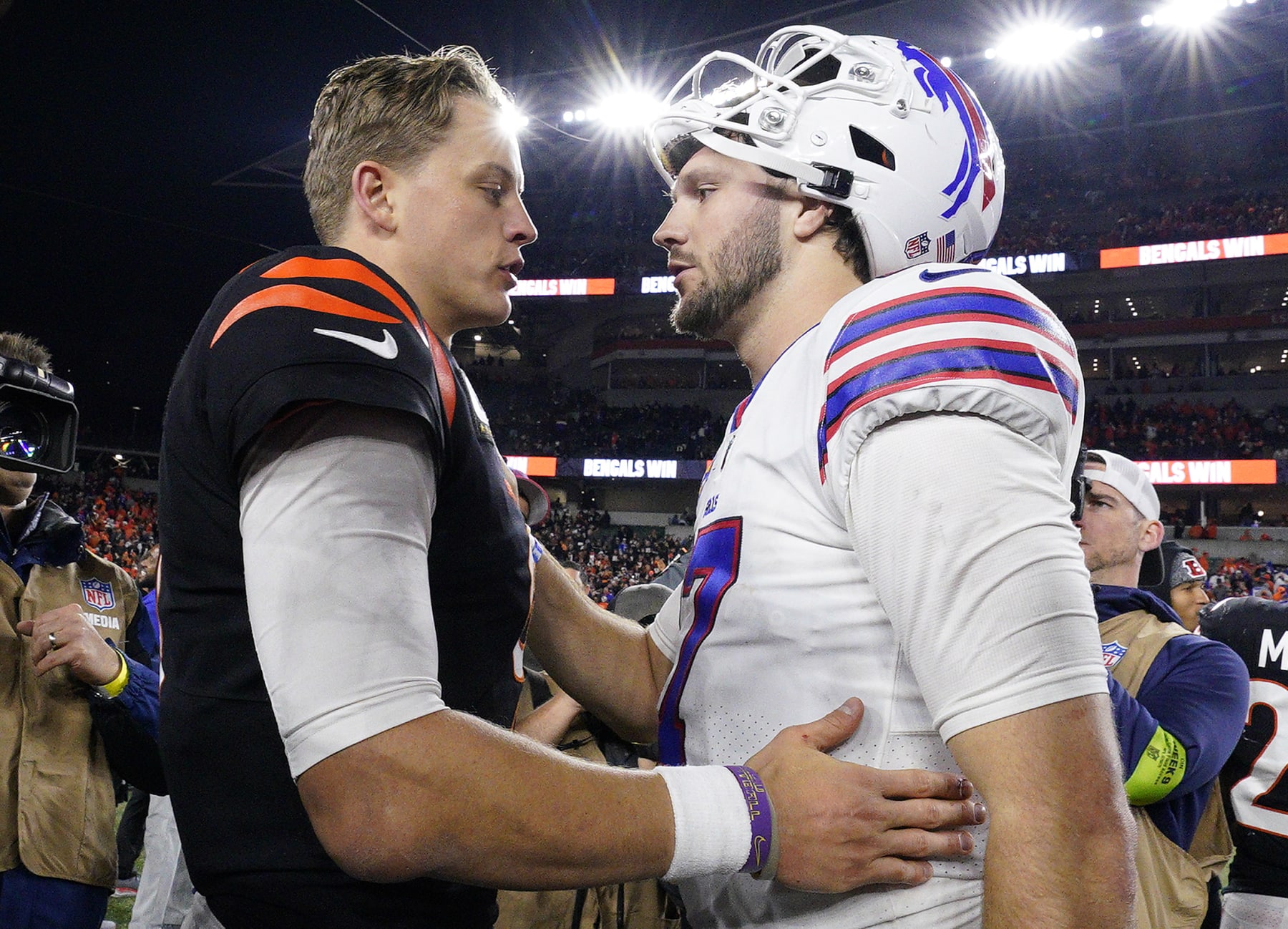 CINCINNATI, OHIO - NOVEMBER 05:  Joe Burrow #9 of the Cincinnati Bengals and Josh Allen #17 of the Buffalo Bills meet following the Bengals 24-18  at Paycor Stadium on November 05, 2023 in Cincinnati, Ohio. (Photo by Jeff Dean/Getty Images)