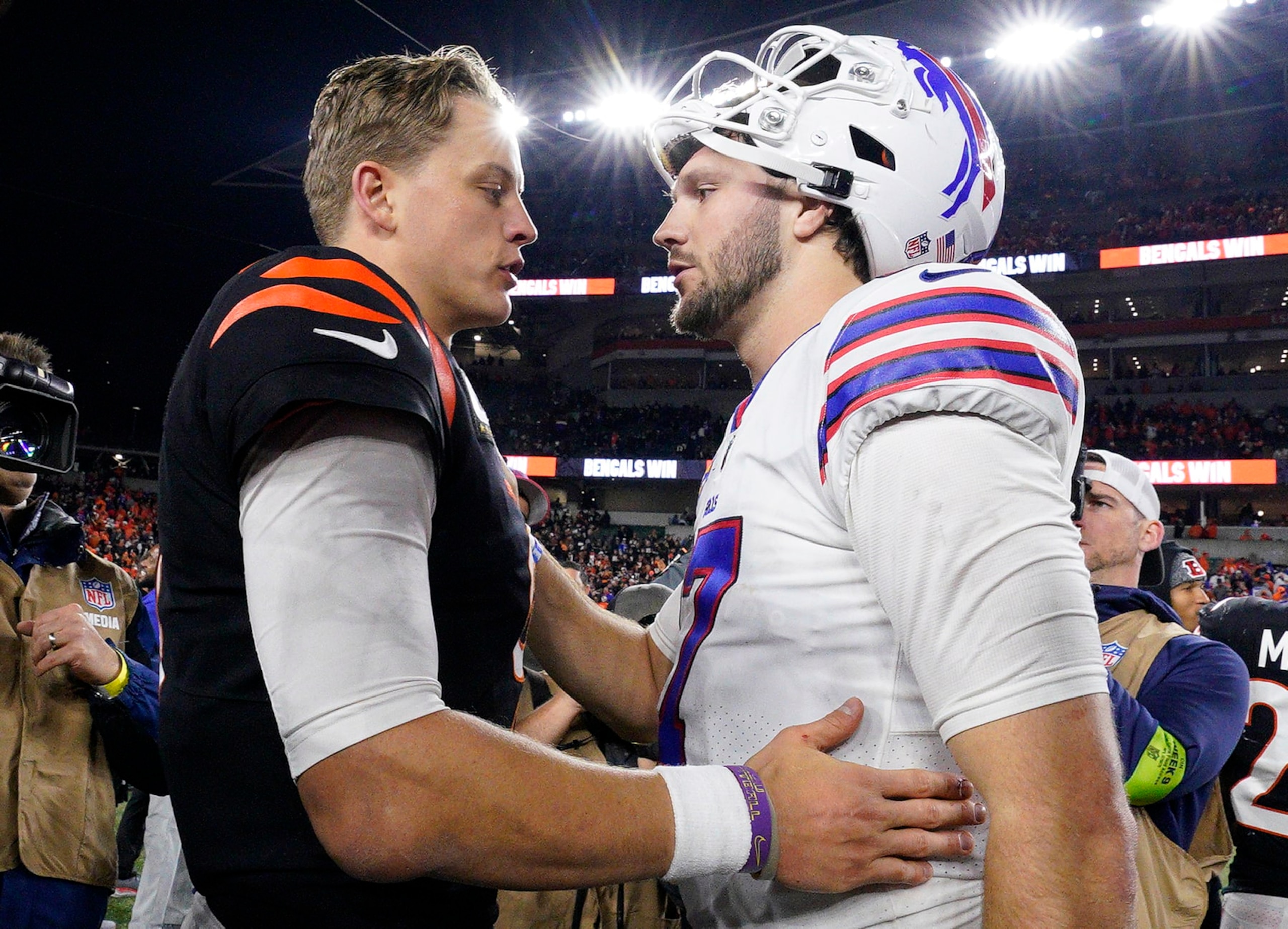 CINCINNATI, OHIO - NOVEMBER 05:  Joe Burrow #9 of the Cincinnati Bengals and Josh Allen #17 of the Buffalo Bills meet following the Bengals 24-18  at Paycor Stadium on November 05, 2023 in Cincinnati, Ohio. (Photo by Jeff Dean/Getty Images)
