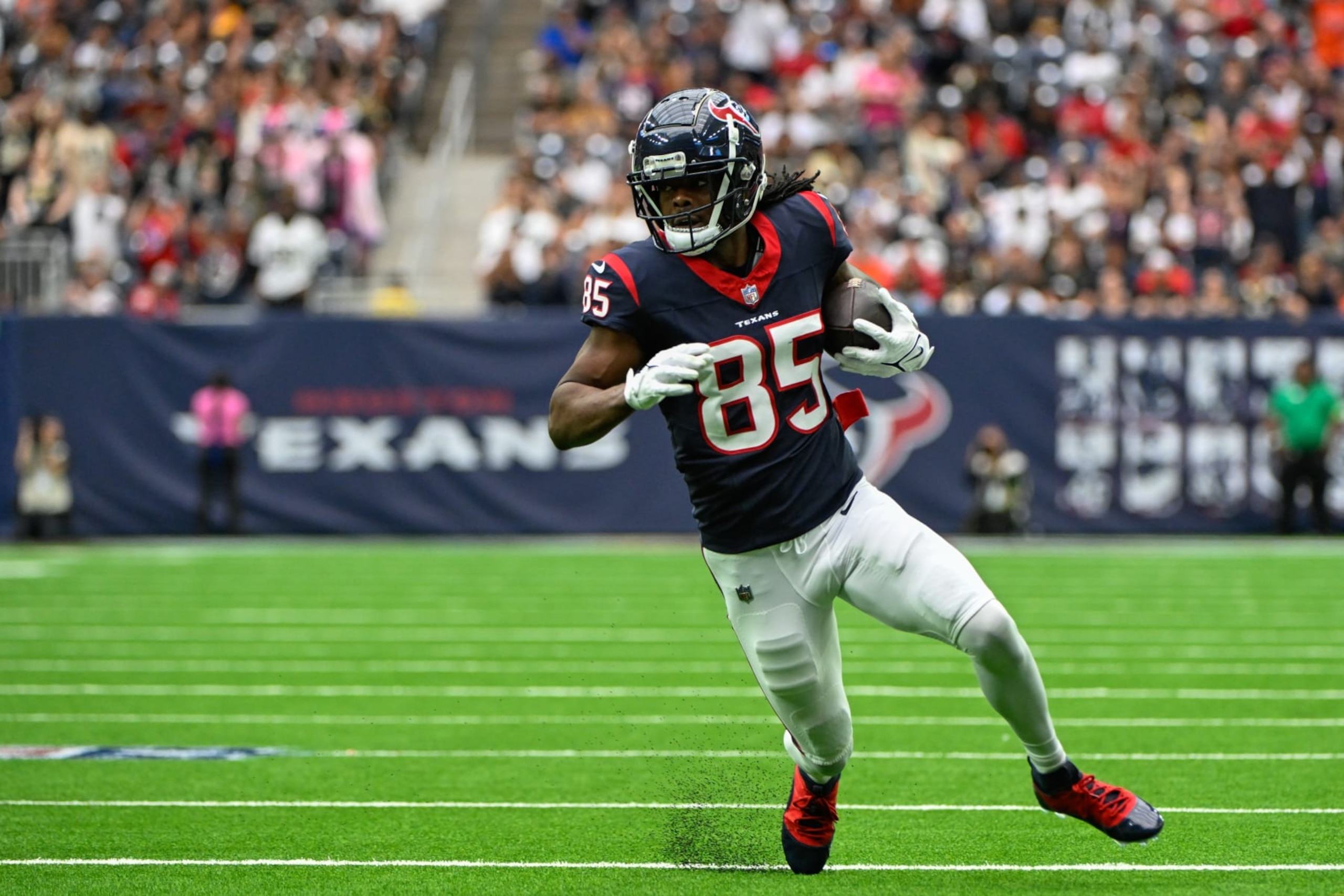 HOUSTON, TX - OCTOBER 15: Houston Texans wide receiver Noah Brown (85) looks to cut back inside after a pass reception in the flat during the football game between the New Orleans Saints and Houston Texans at NRG Stadium on October 15, 2023, in Houston, Texas. (Photo by Ken Murray/Icon Sportswire via Getty Images)