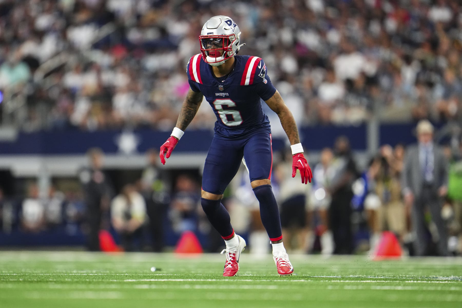 ARLINGTON, TX - OCTOBER 01: Christian Gonzalez #6 of the New England Patriots defends in coverage at AT&T Stadium on October 1, 2023 in Arlington, Texas. (Photo by Cooper Neill/Getty Images)