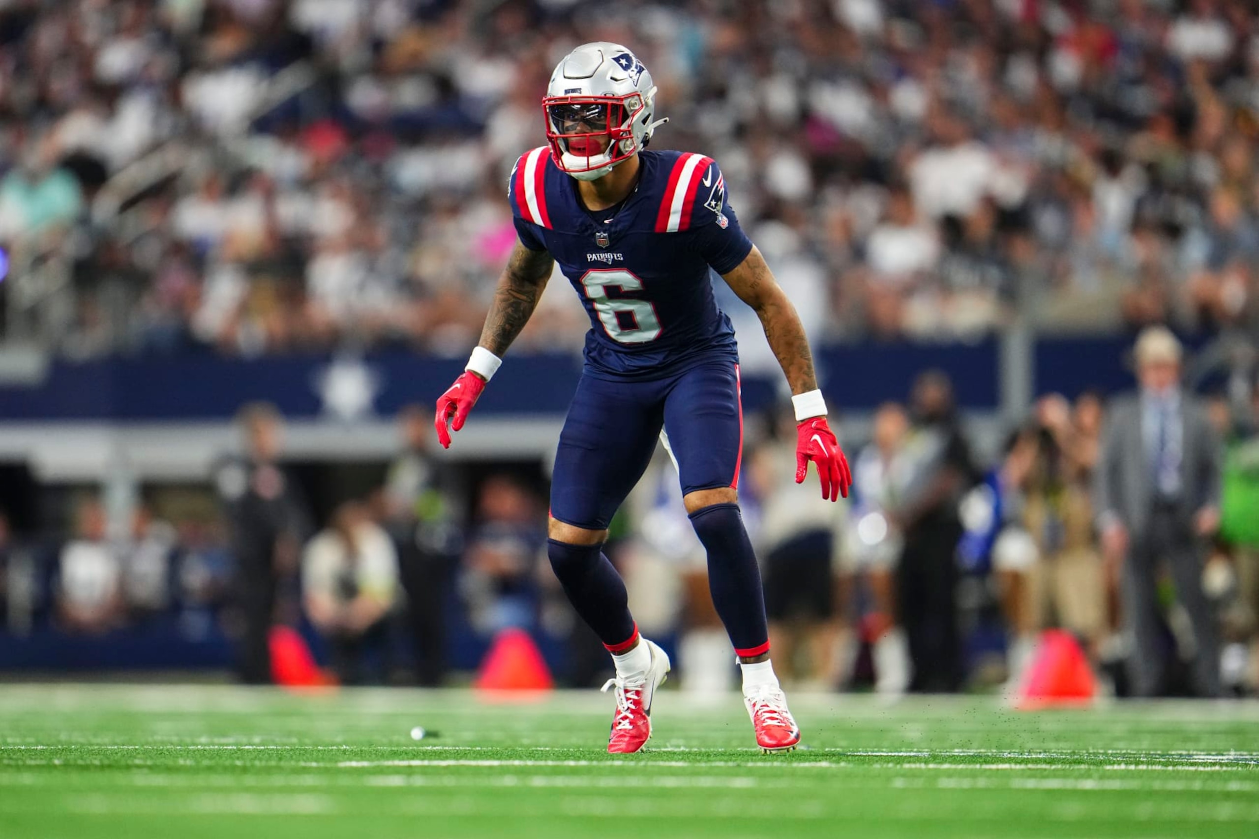 ARLINGTON, TX - OCTOBER 01: Christian Gonzalez #6 of the New England Patriots defends in coverage at AT&T Stadium on October 1, 2023 in Arlington, Texas. (Photo by Cooper Neill/Getty Images)