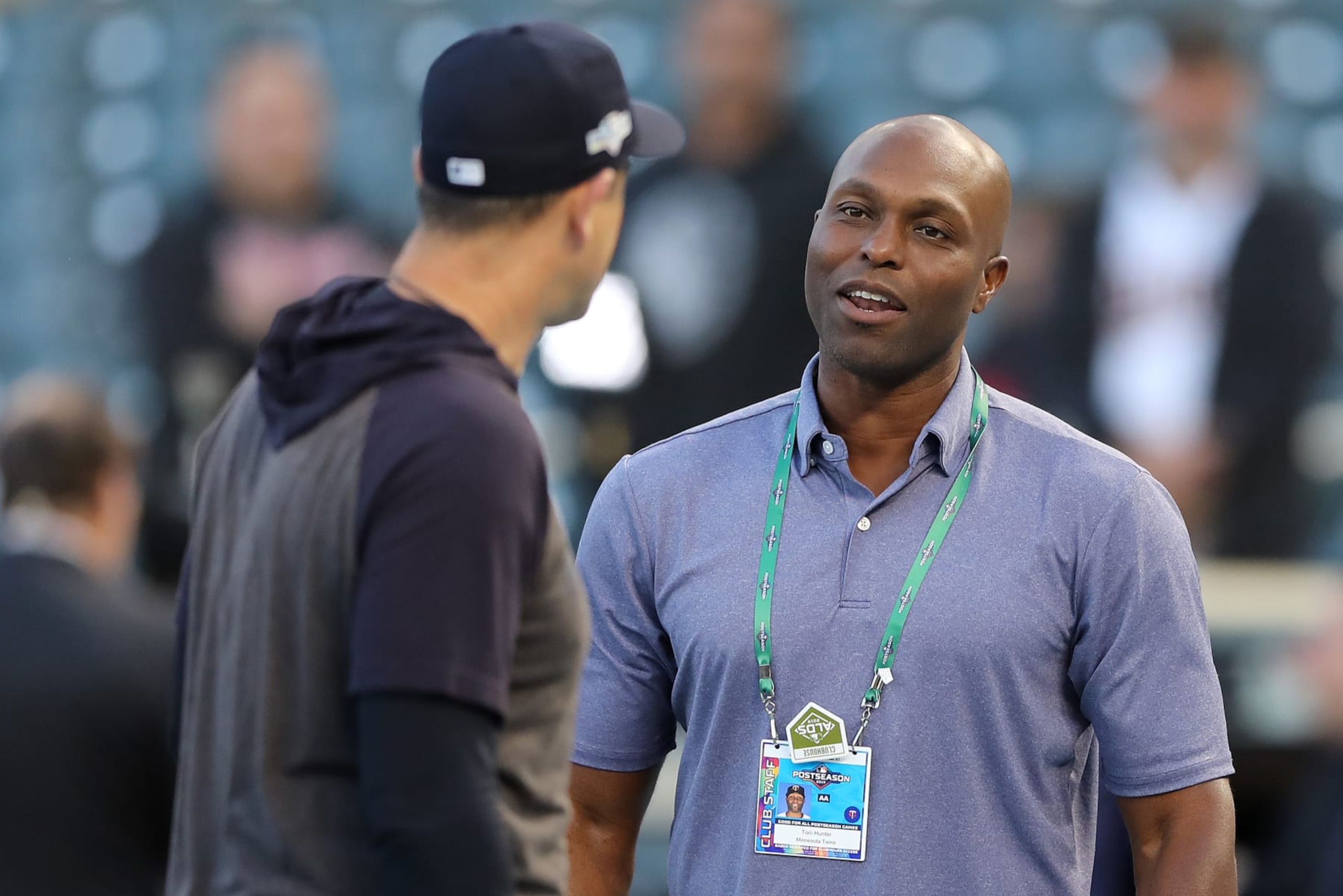 MINNEAPOLIS, MINNESOTA - OCTOBER 07: Aaron Boone #17 of the New York Yankees speaks with former Minnesota Twins Torii Hunter prior to game three of the American League Division Series at Target Field on October 07, 2019 in Minneapolis, Minnesota. (Photo by Elsa/Getty Images) MINNEAPOLIS, MINNESOTA - OCTOBER 07: Aaron Boone #17 of the New York Yankees speaks with former Minnesota Twins Torii Hunter prior to game three of the American League Division Series at Target Field on October 07, 2019 in Minneapolis, Minnesota. (Photo by Elsa/Getty Images)