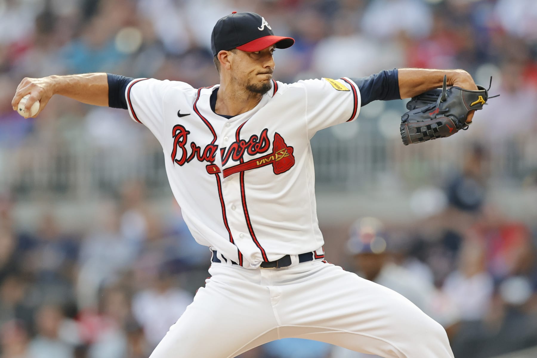 ATLANTA, GEORGIA - AUGUST 23: Charlie Morton #50 of the Atlanta Braves pitches during the first inning against the New York Mets at Truist Park on August 23, 2023 in Atlanta, Georgia. (Photo by Alex Slitz/Getty Images)