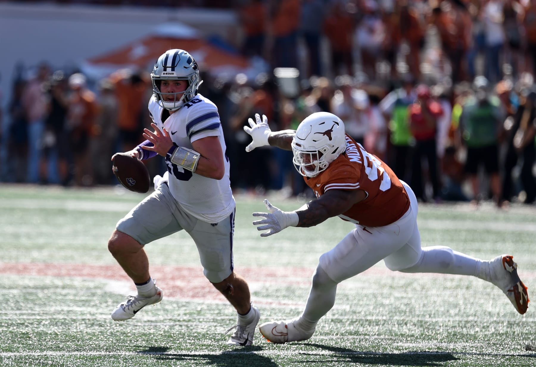 AUSTIN, TX - NOVEMBER 04: Kansas State Wildcats QB Will Howard (18) runs from Texas Longhorns DT Byron Murphy (90) during the college football game between the Kansas State Wildcats and the Texas Longhorns on November 4, 2023, at Darrell K Royal-Texas Memorial Stadium in Austin, TX. (Photo by John Rivera/Icon Sportswire via Getty Images)