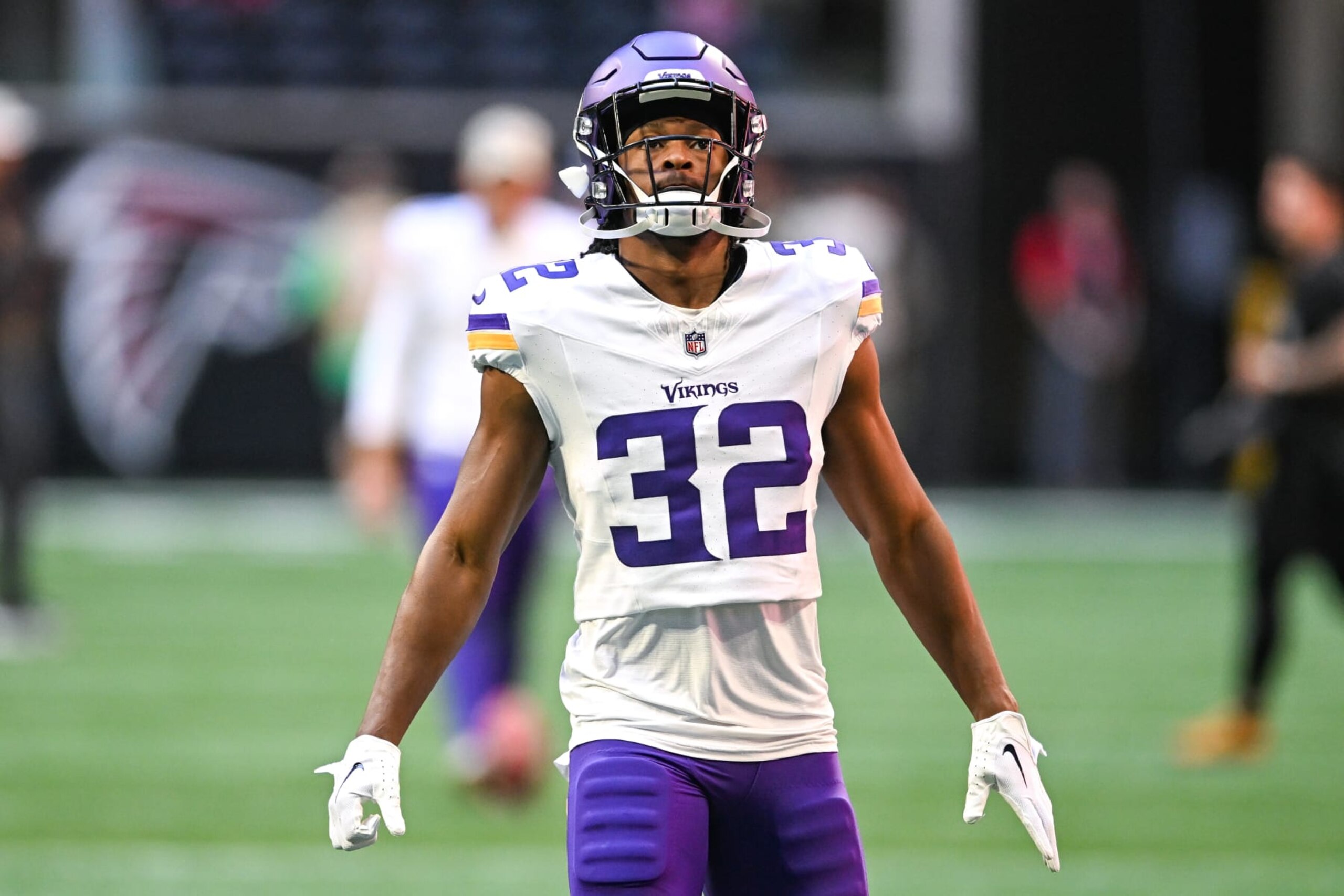 ATLANTA, GA  NOVEMBER 05:  Minnesota running back Ty Chandler (32) warms up prior to the start of the NFL game between the Minnesota Vikings and the Atlanta Falcons on November 5th, 2023 at Mercedes-Benz Stadium in Atlanta, GA.  (Photo by Rich von Biberstein/Icon Sportswire via Getty Images)