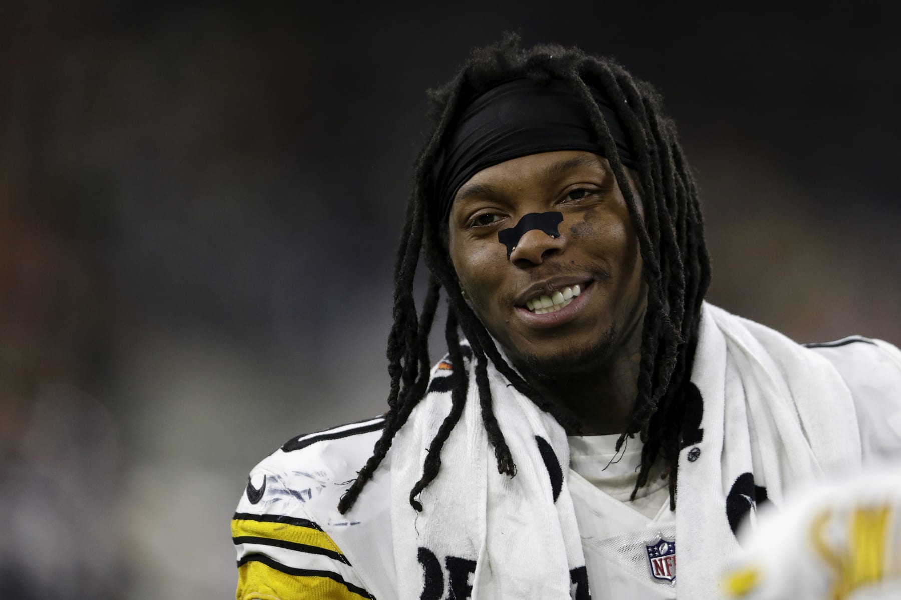 HOUSTON, TX - DECEMBER 25: Martavis Bryant #10 of the Pittsburgh Steelers reacts on the sideline in the second half against the Houston Texans at NRG Stadium on December 25, 2017 in Houston, Texas. (Photo by Tim Warner/Getty Images)