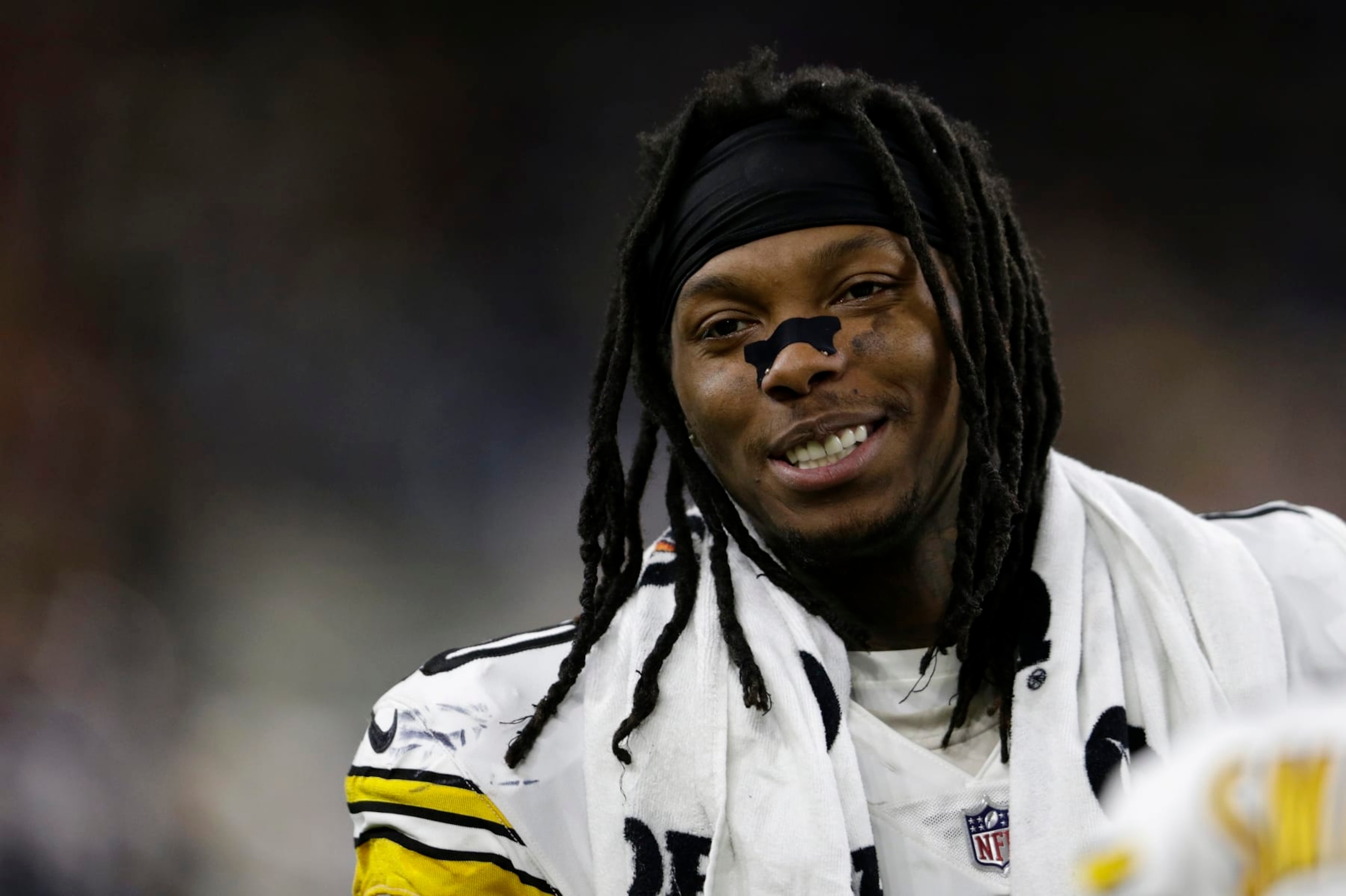 HOUSTON, TX - DECEMBER 25: Martavis Bryant #10 of the Pittsburgh Steelers reacts on the sideline in the second half against the Houston Texans at NRG Stadium on December 25, 2017 in Houston, Texas. (Photo by Tim Warner/Getty Images)