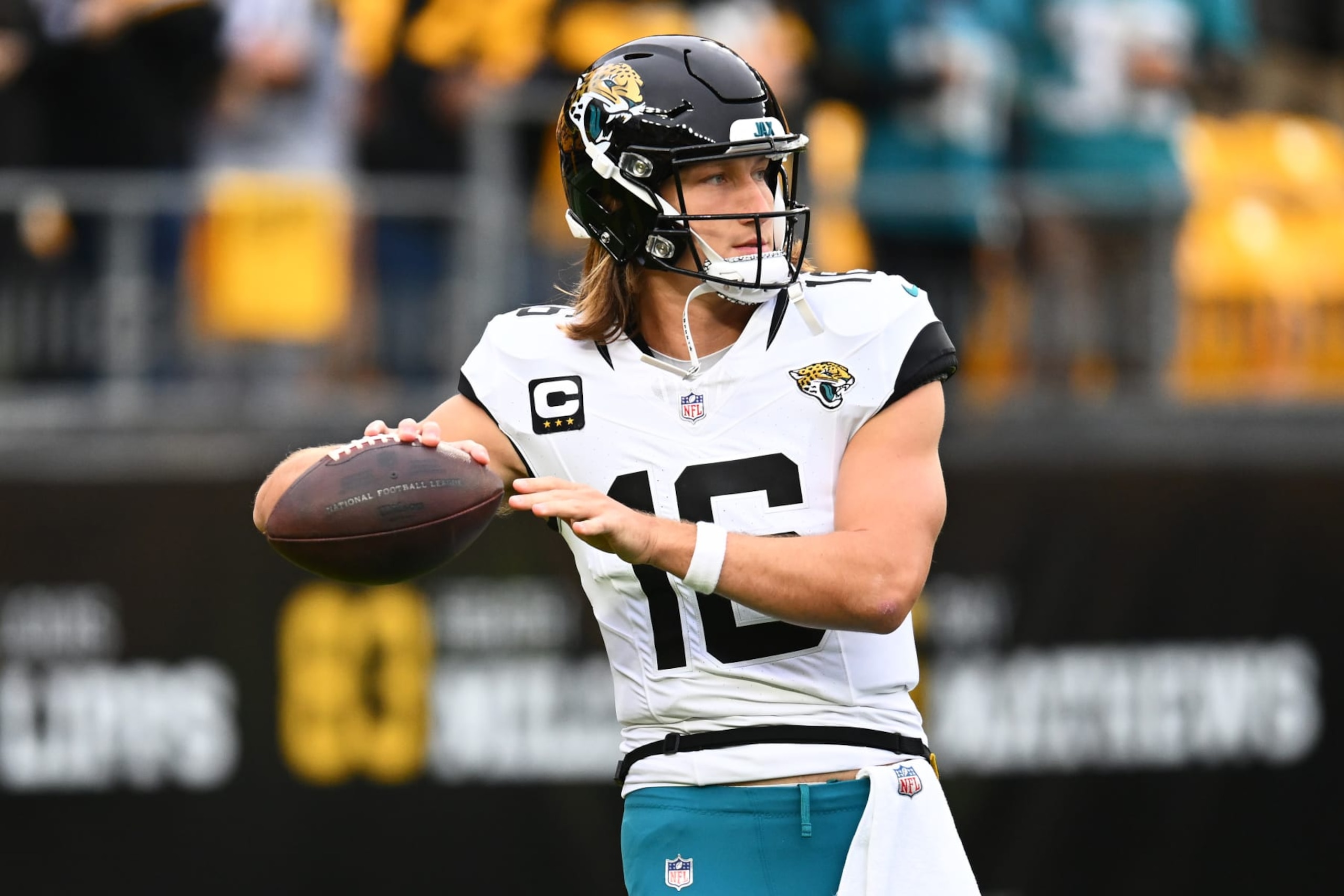 PITTSBURGH, PENNSYLVANIA - OCTOBER 29: Trevor Lawrence #16 of the Jacksonville Jaguars warms up before the game against the Pittsburgh Steelers at Acrisure Stadium on October 29, 2023 in Pittsburgh, Pennsylvania. (Photo by Joe Sargent/Getty Images)