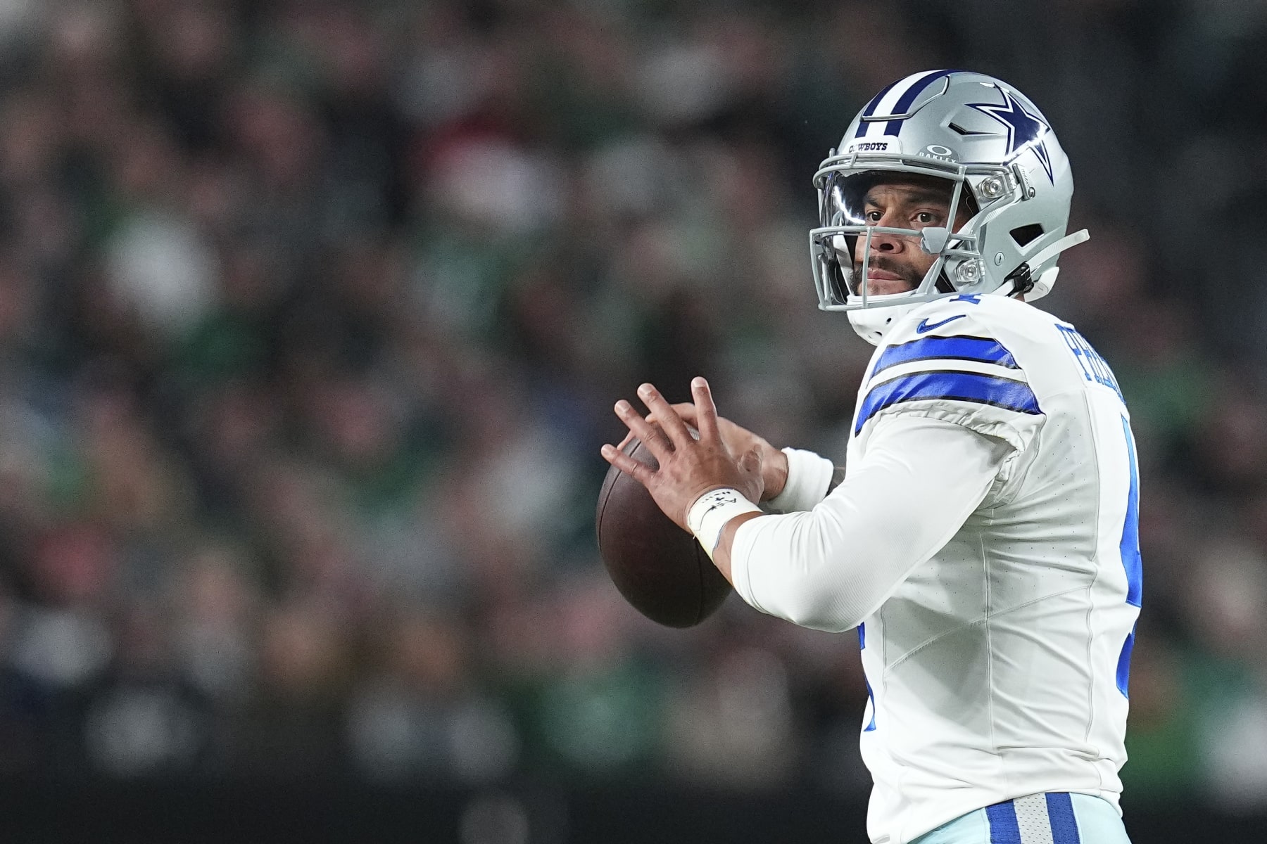 PHILADELPHIA, PENNSYLVANIA - NOVEMBER 5: Dak Prescott #4 of the Dallas Cowboys passes the ball against the Philadelphia Eagles at Lincoln Financial Field on November 5, 2023 in Philadelphia, Pennsylvania. (Photo by Mitchell Leff/Getty Images)