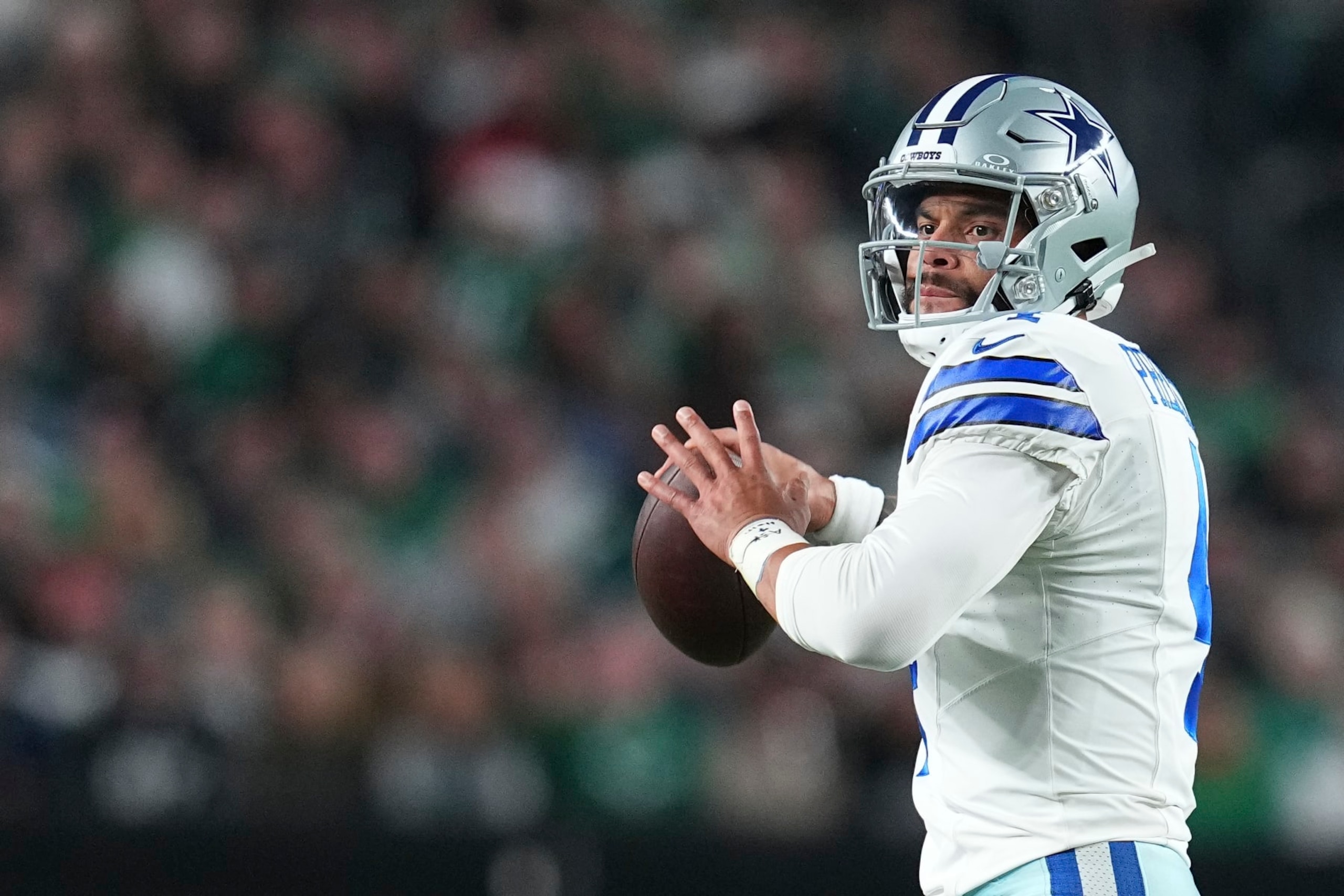 PHILADELPHIA, PENNSYLVANIA - NOVEMBER 5: Dak Prescott #4 of the Dallas Cowboys passes the ball against the Philadelphia Eagles at Lincoln Financial Field on November 5, 2023 in Philadelphia, Pennsylvania. (Photo by Mitchell Leff/Getty Images)
