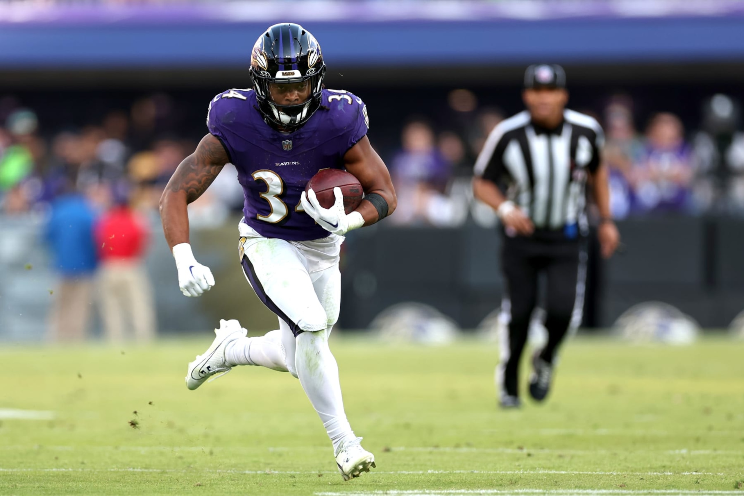 BALTIMORE, MARYLAND - NOVEMBER 05: Keaton Mitchell #34 of the Baltimore Ravens runs the ball during the second half in the game against the Seattle Seahawks at M&T Bank Stadium on November 05, 2023 in Baltimore, Maryland. (Photo by Scott Taetsch/Getty Images)